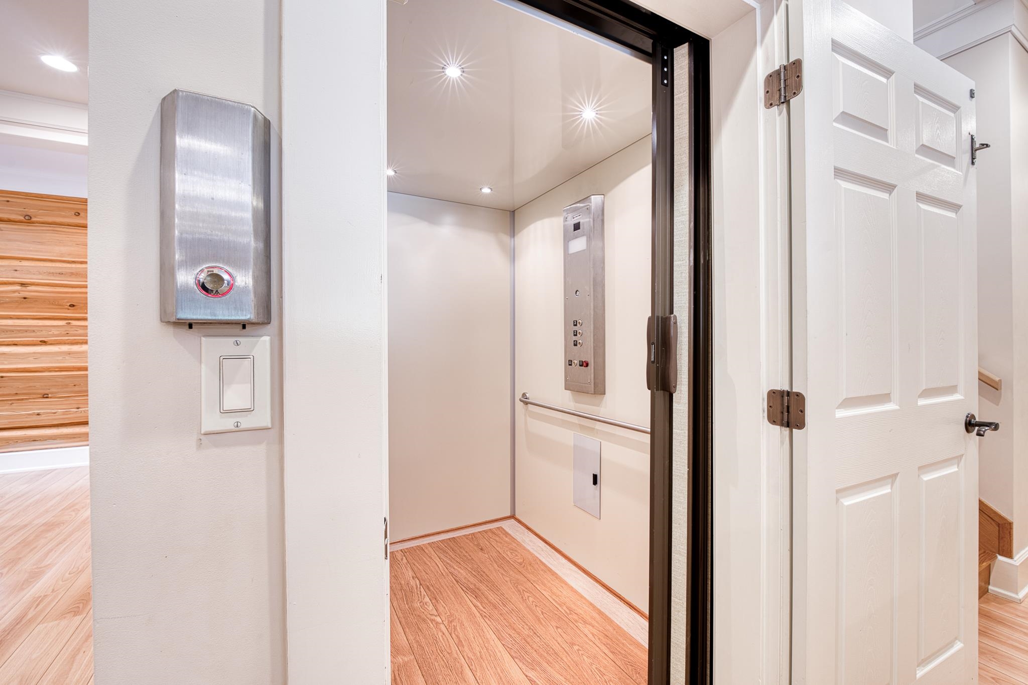  16354 30b Avenue - MLS&reg; # R3039330