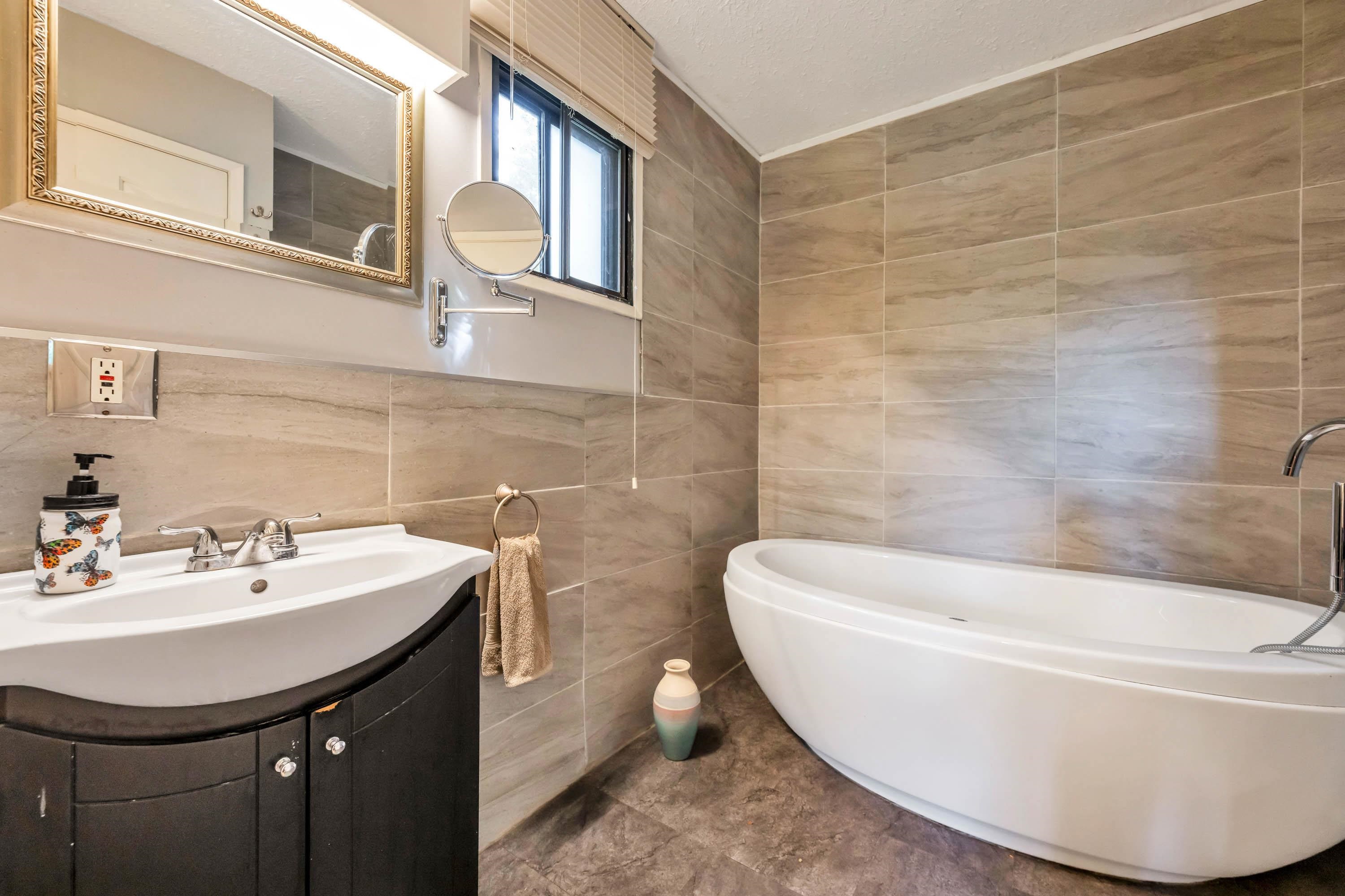  17300 26 Avenue - MLS&reg; # R3102500