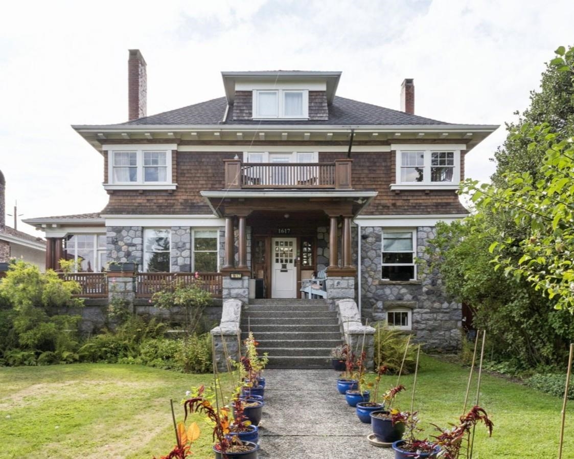  1617 Grand Boulevard - MLS&reg; # R2991440