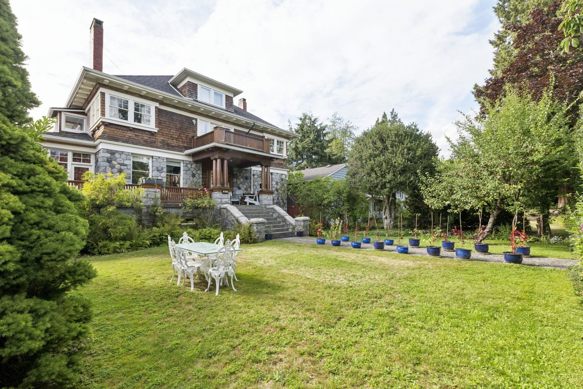  1617 Grand Boulevard - MLS&reg; # R2991440