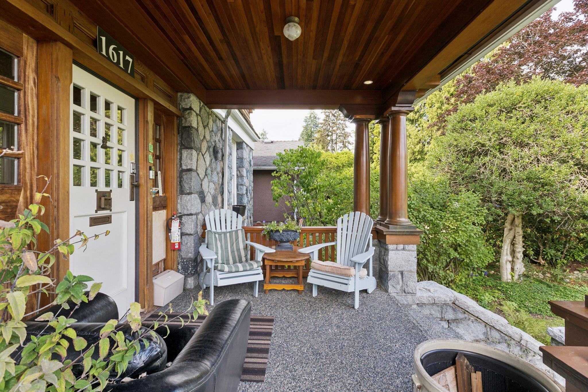  1617 Grand Boulevard - MLS&reg; # R2991440