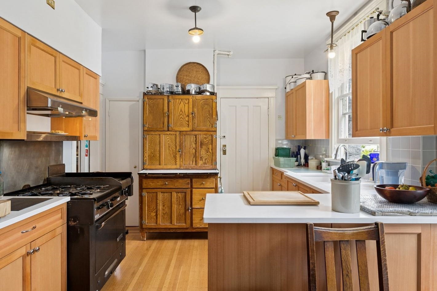  1617 Grand Boulevard - MLS&reg; # R2991440