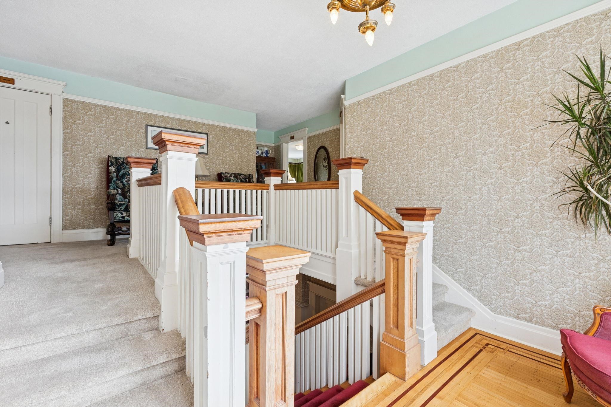  1617 Grand Boulevard - MLS&reg; # R2991440