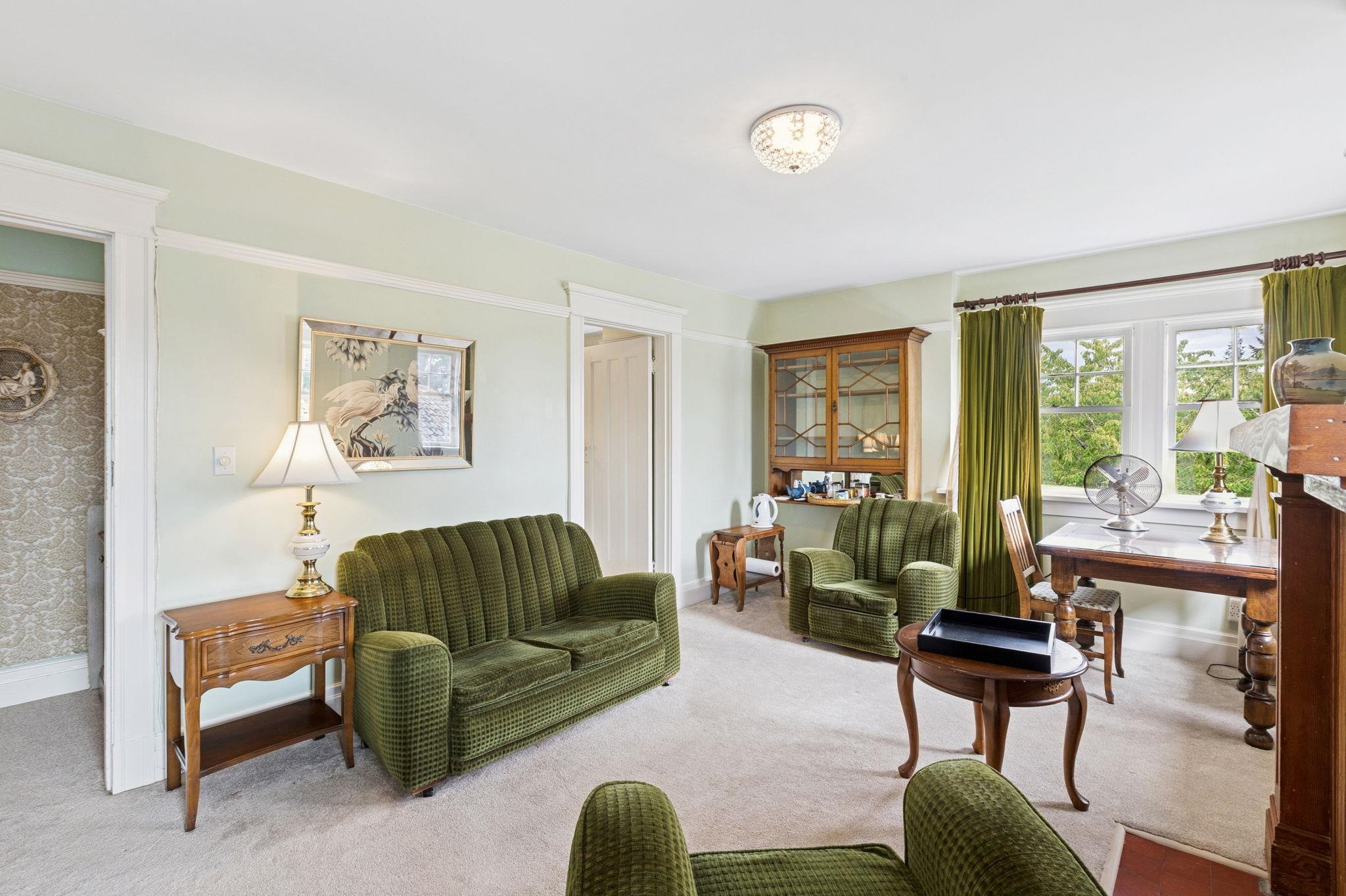  1617 Grand Boulevard - MLS&reg; # R2991440