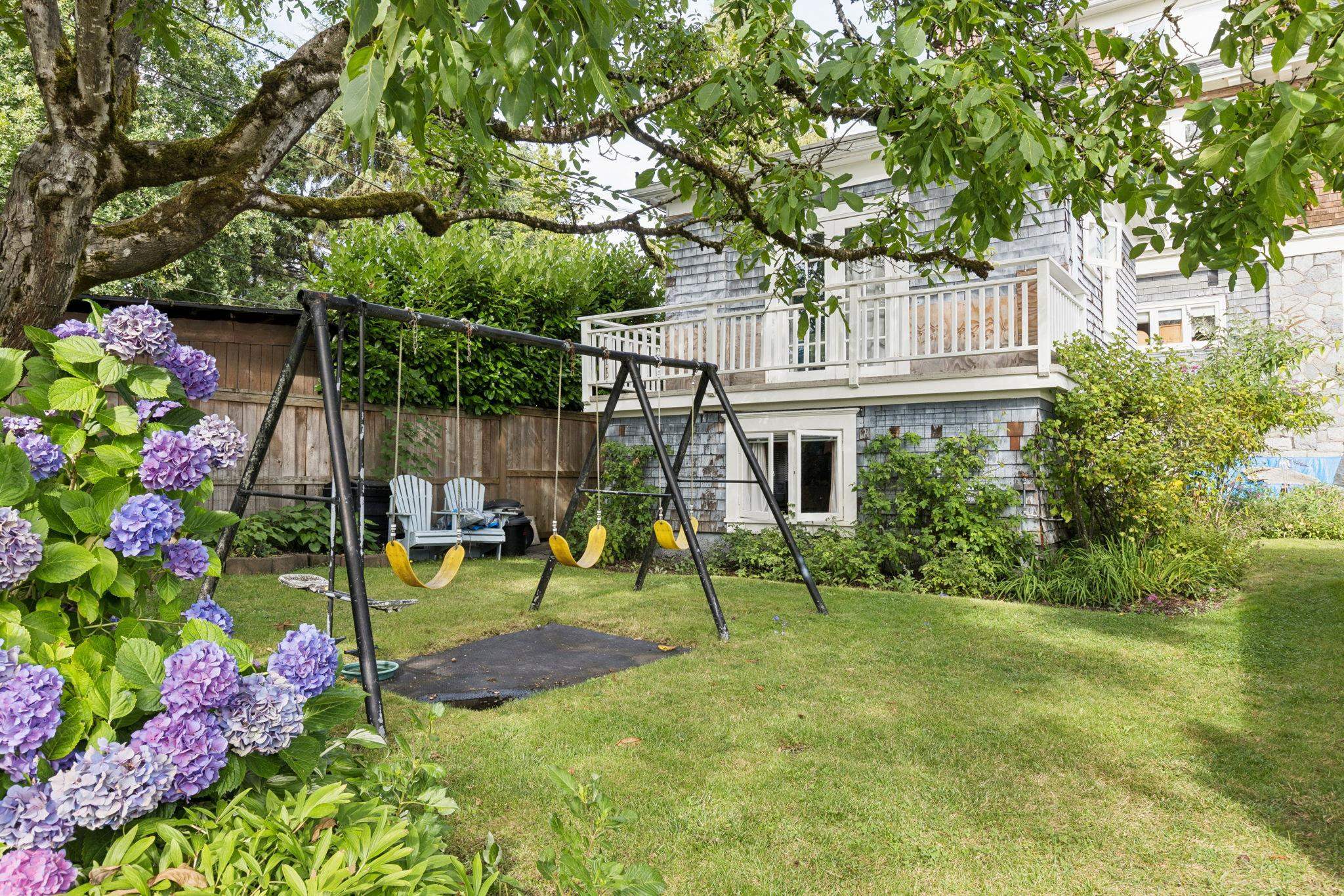  1617 Grand Boulevard - MLS&reg; # R2991440