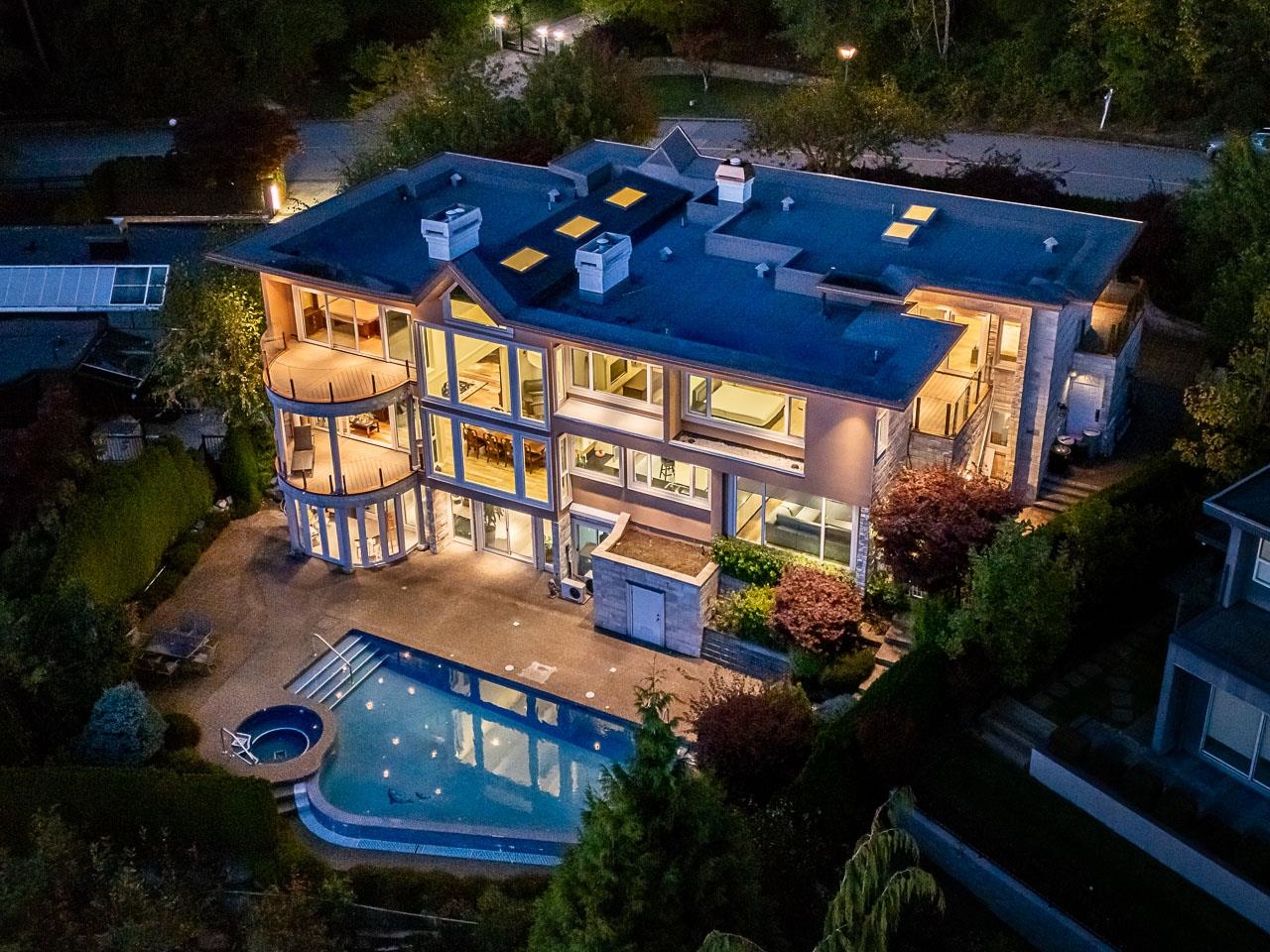  1562 Pinecrest Drive - MLS&reg; # R3061968