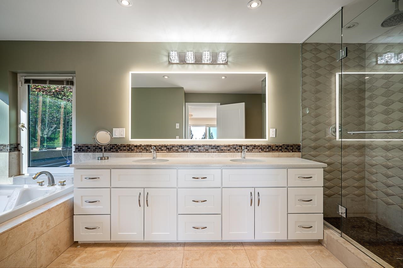  1562 Pinecrest Drive - MLS&reg; # R3061968