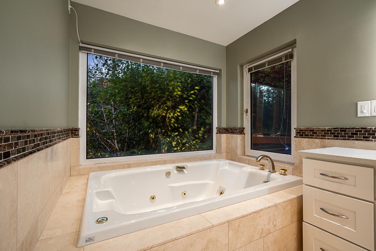  1562 Pinecrest Drive - MLS&reg; # R3061968