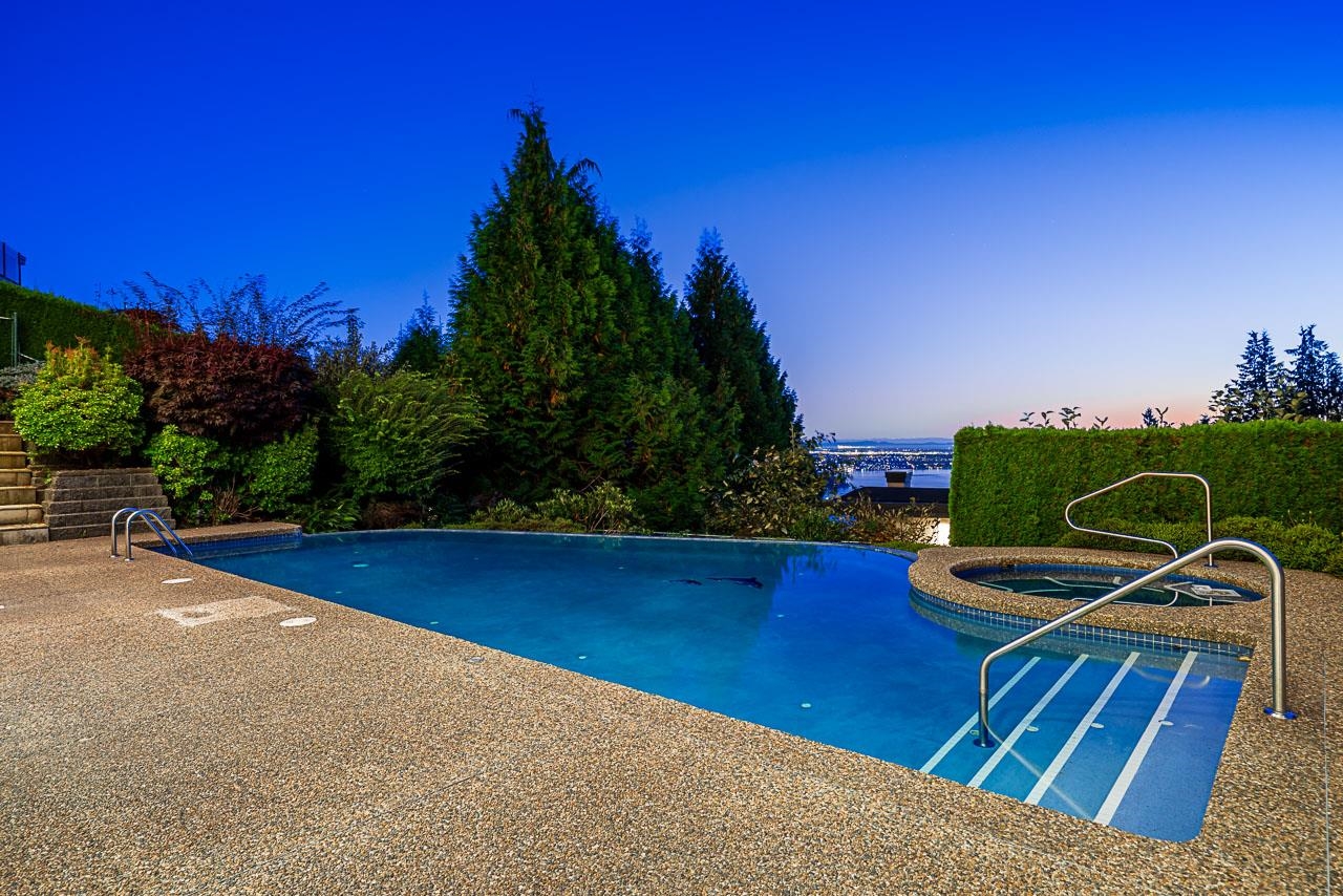  1562 Pinecrest Drive - MLS&reg; # R3061968