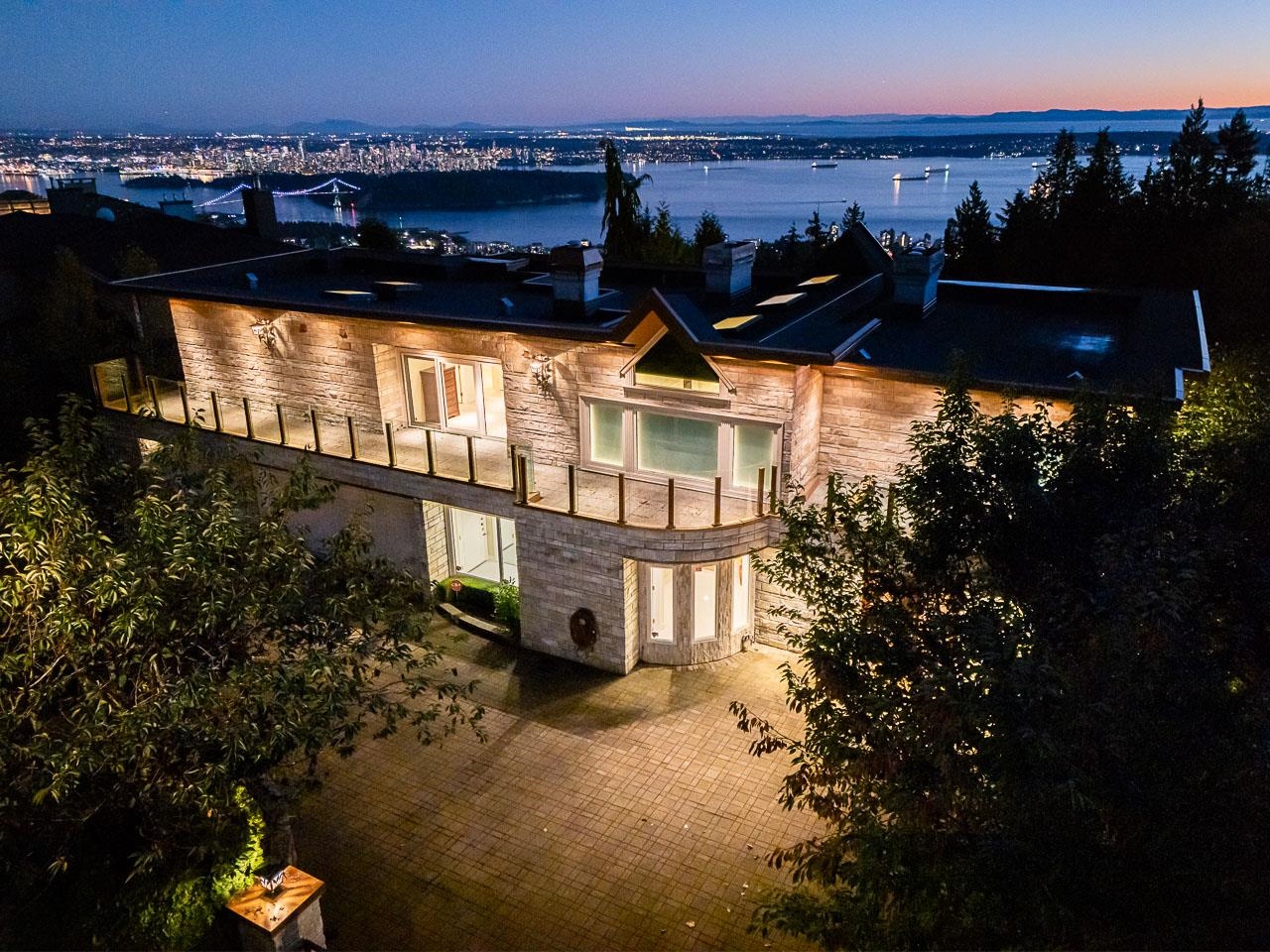  1562 Pinecrest Drive - MLS&reg; # R3061968