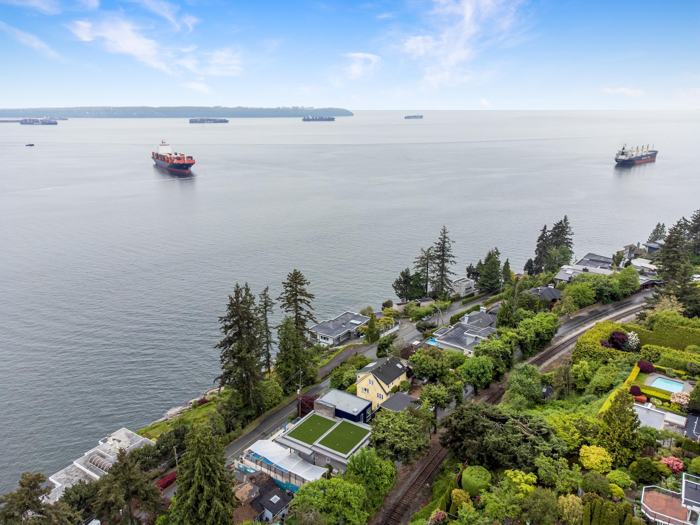  3615 Sunset Lane - MLS&reg; # R3068057