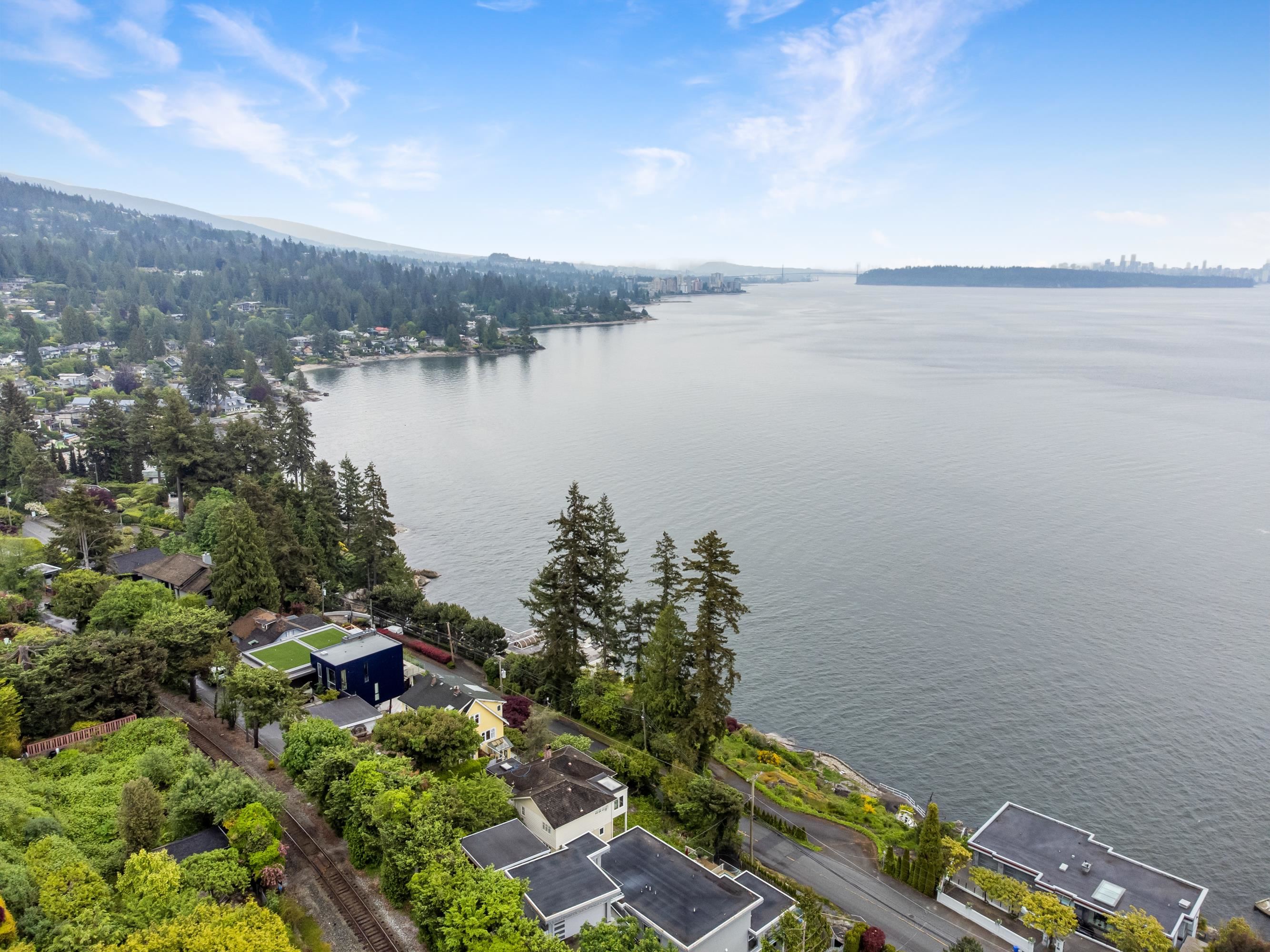  3615 Sunset Lane - MLS&reg; # R3068057