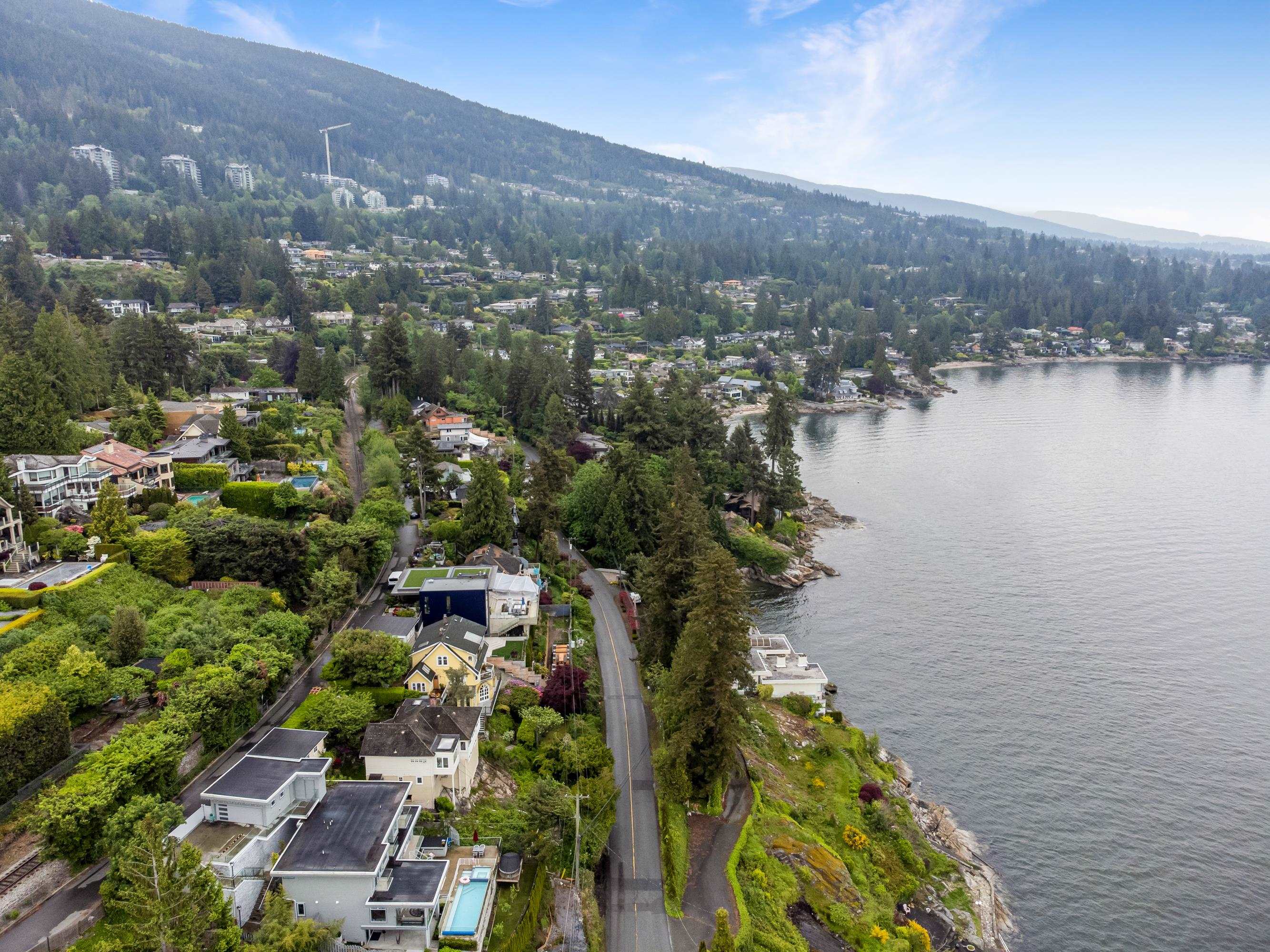  3615 Sunset Lane - MLS&reg; # R3068057