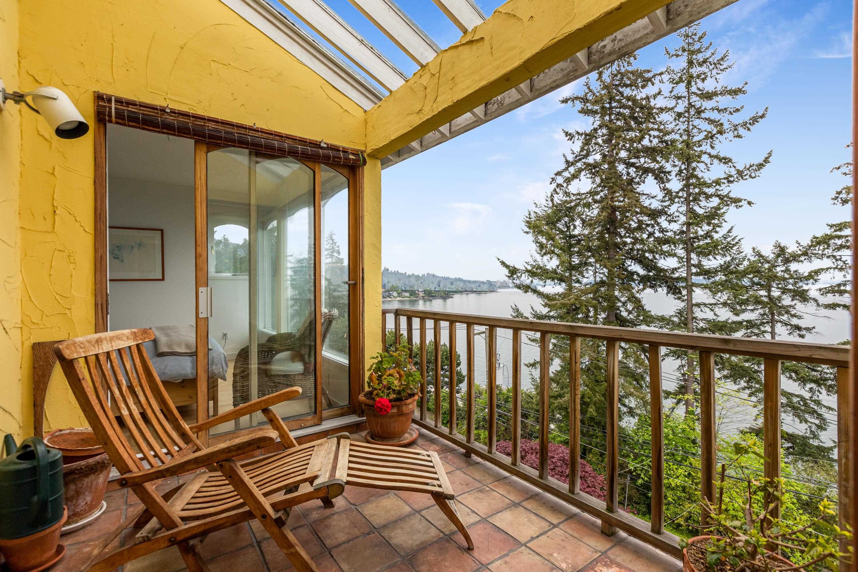  3615 Sunset Lane - MLS&reg; # R3068057