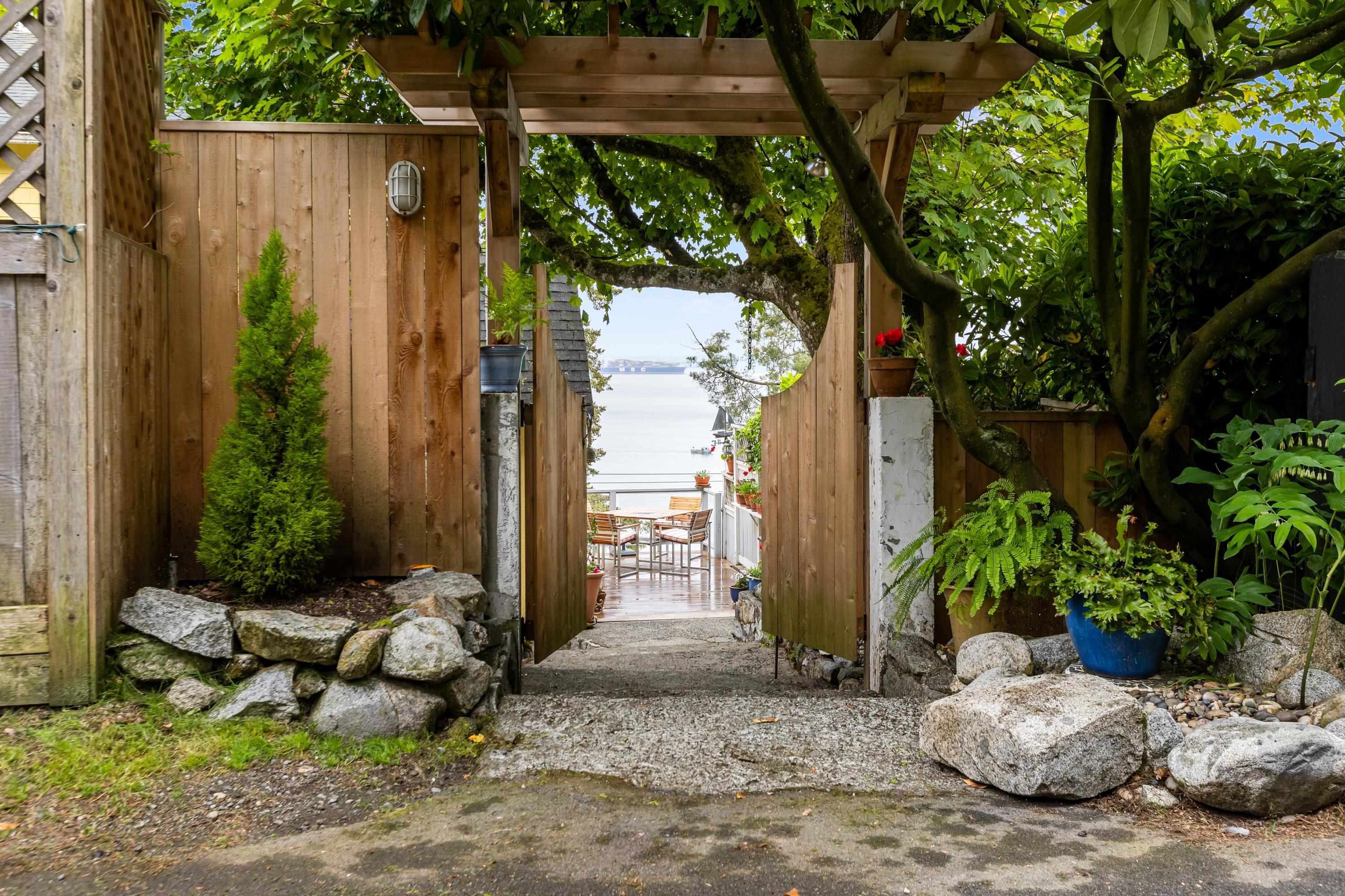  3615 Sunset Lane - MLS&reg; # R3068057