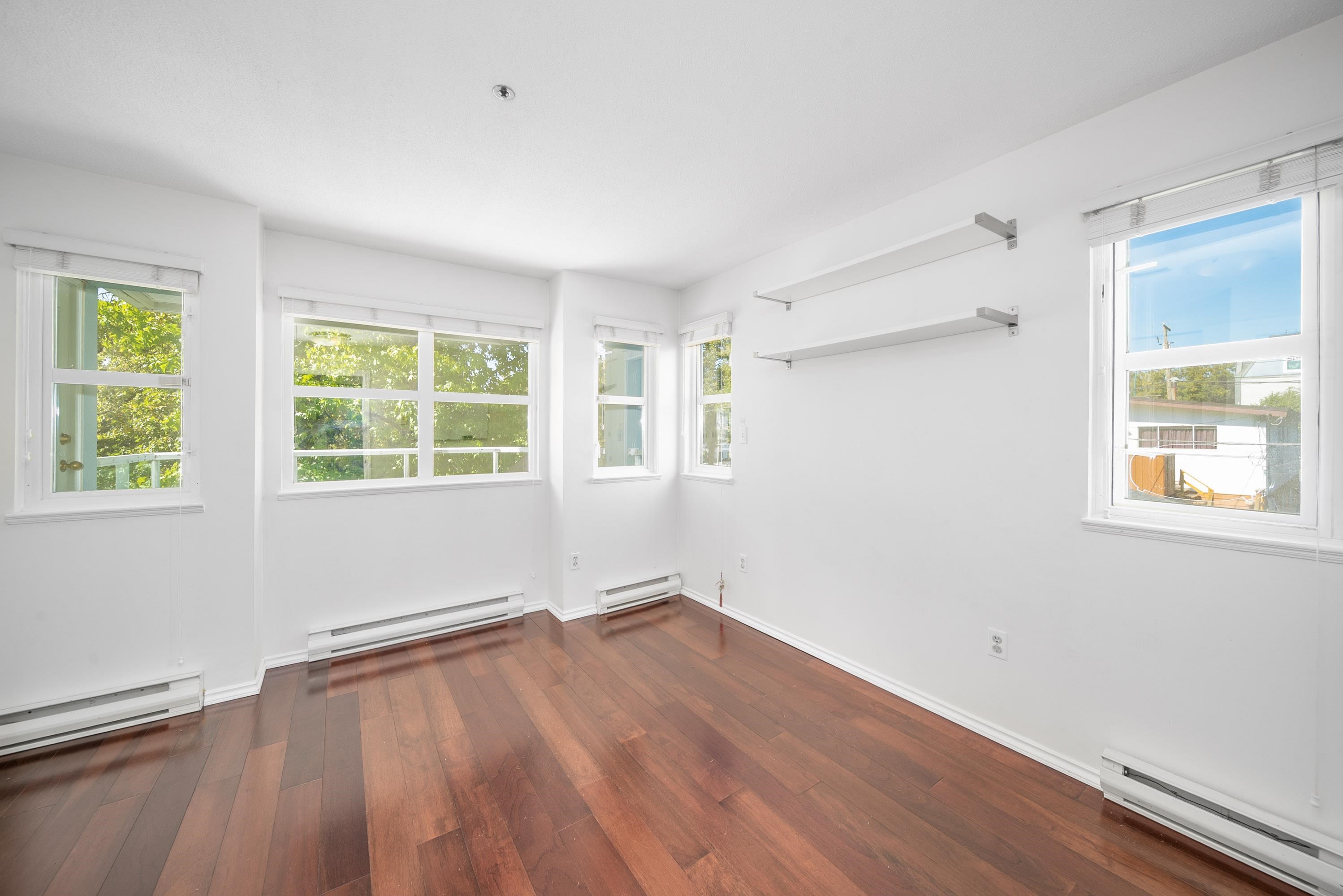 302 8728 Marine Drive - MLS&reg; # R3086833