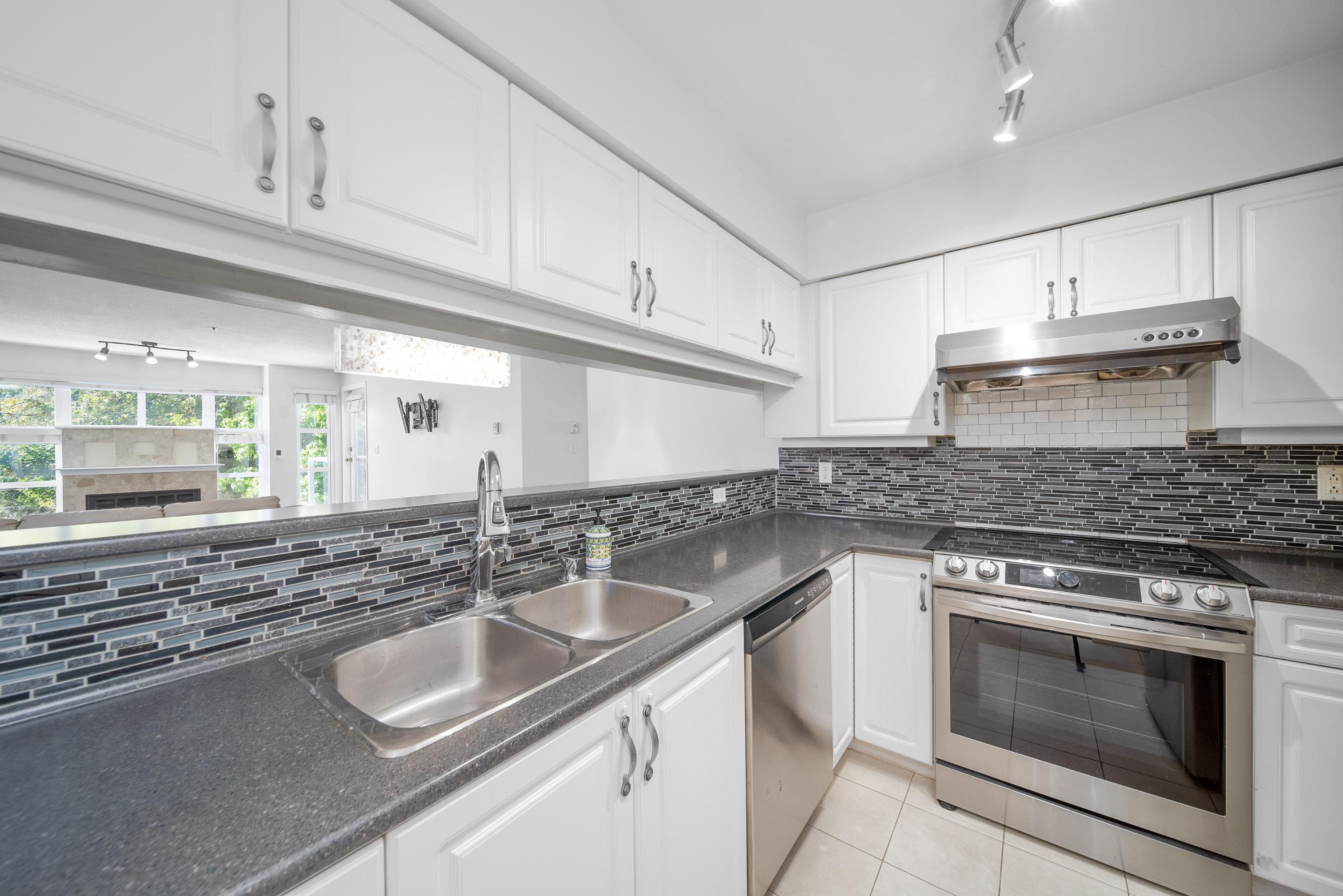 302 8728 Marine Drive - MLS&reg; # R3086833