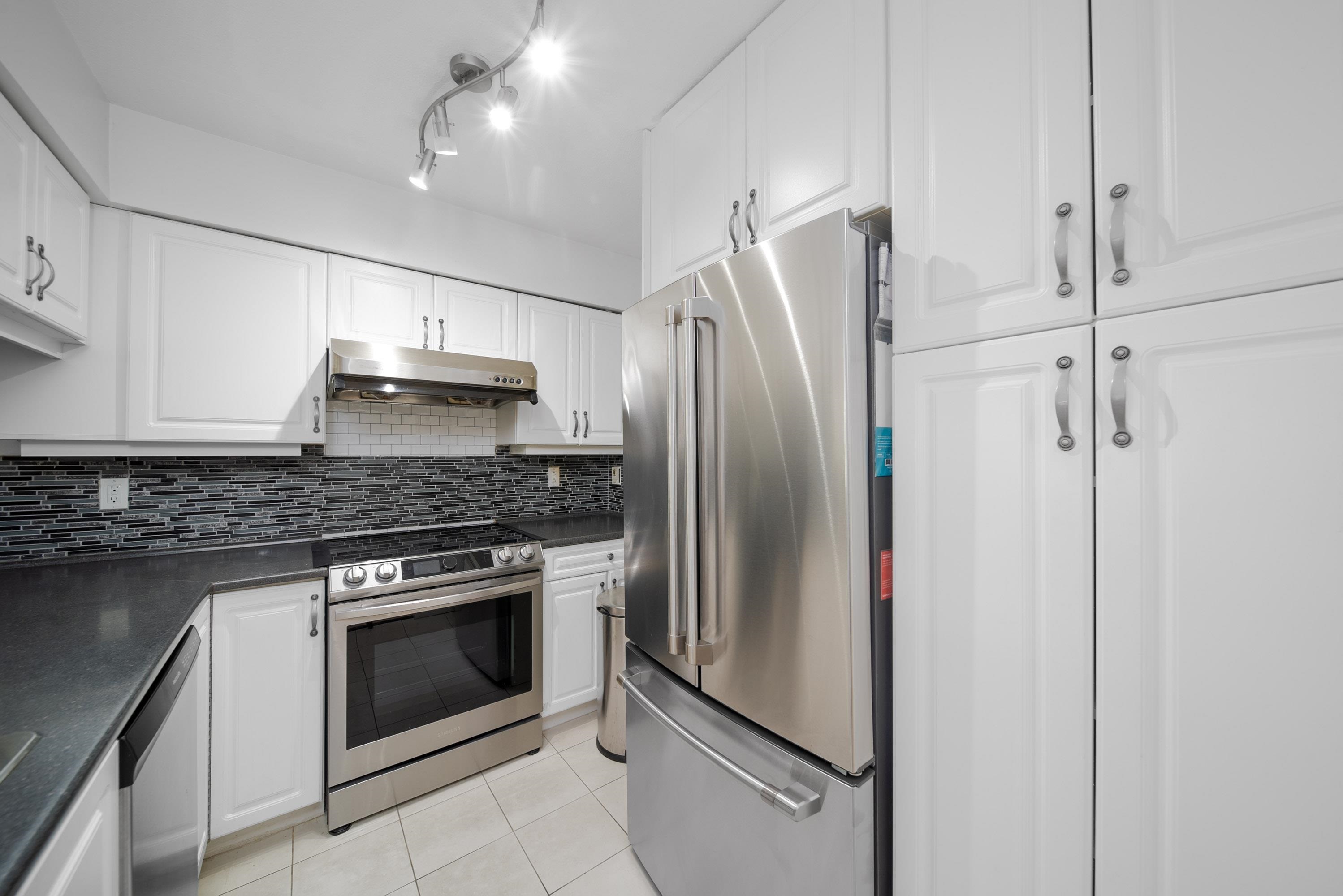 302 8728 Marine Drive - MLS&reg; # R3086833
