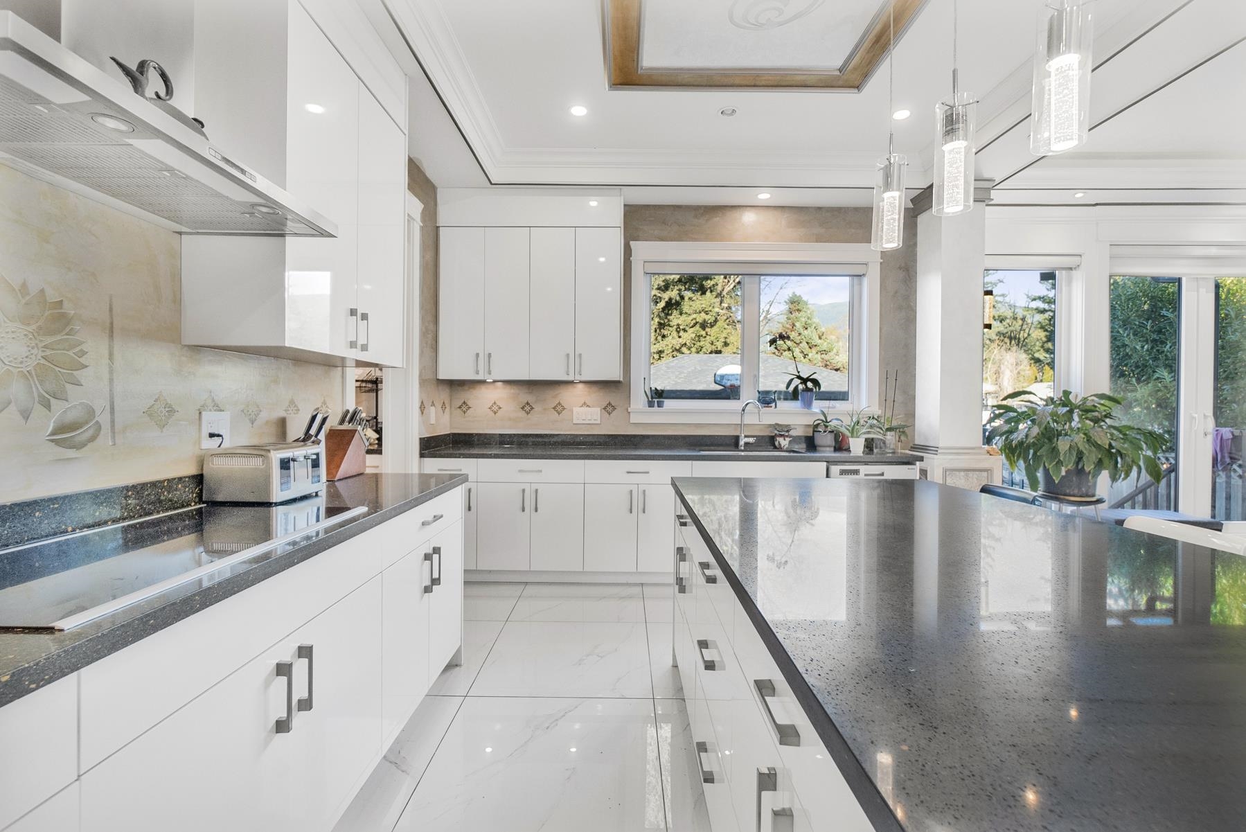  512 23rd Street - MLS&reg; # R3087961