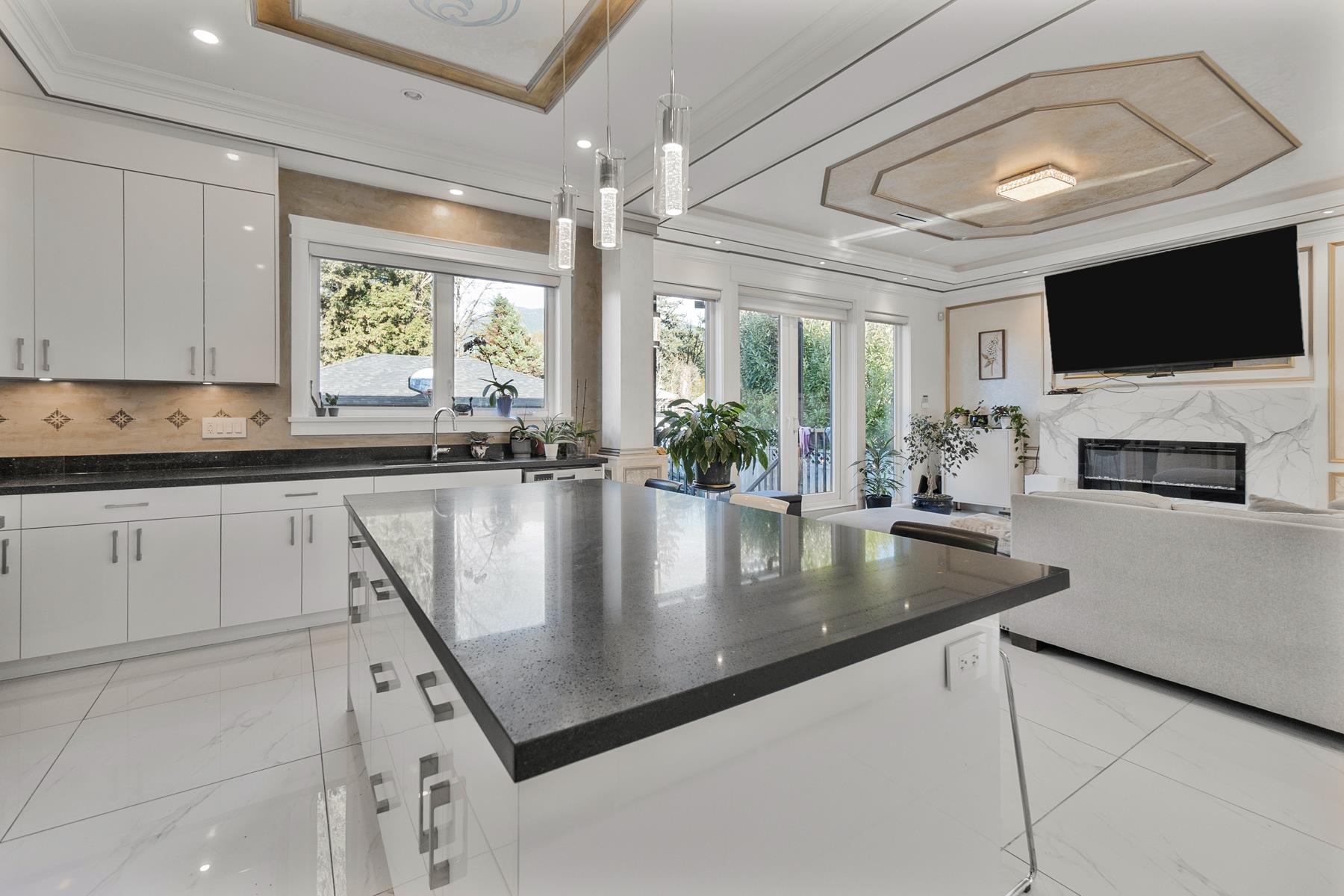  512 23rd Street - MLS&reg; # R3087961