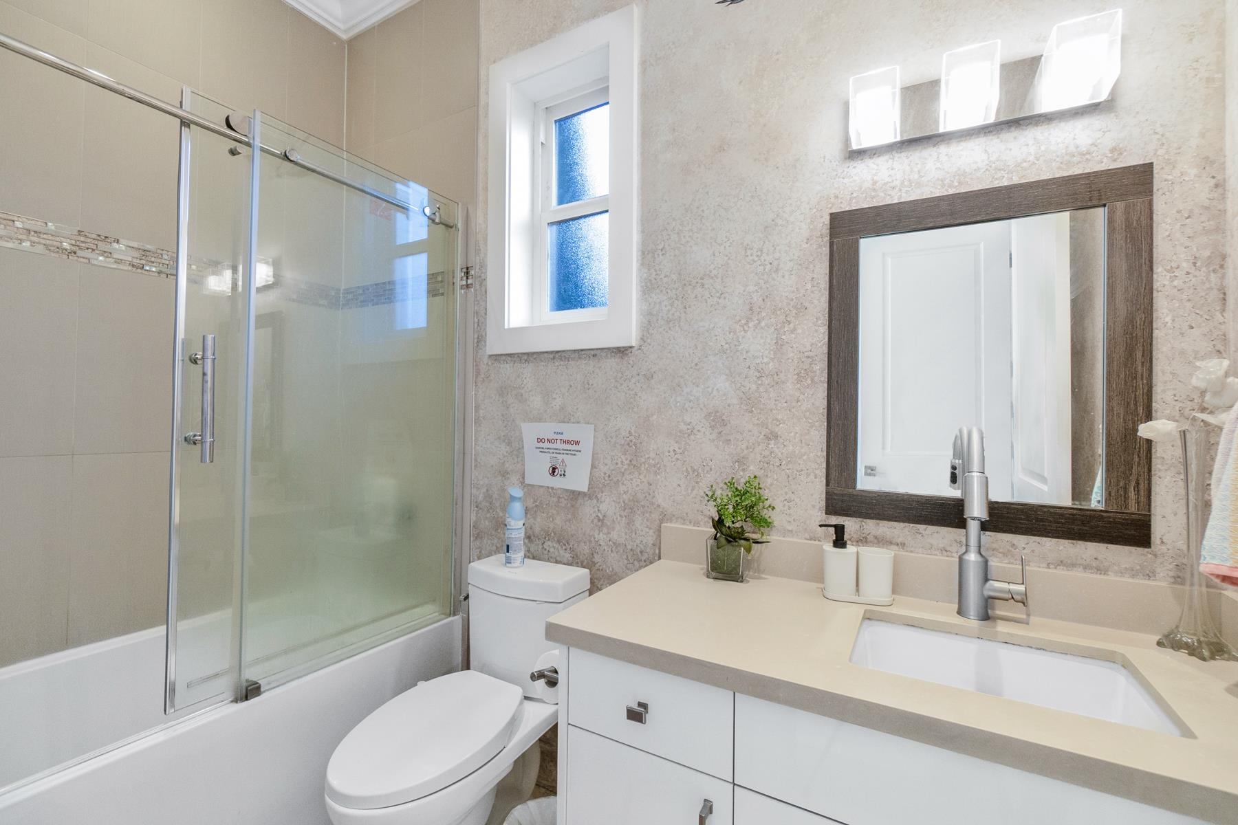  512 23rd Street - MLS&reg; # R3087961