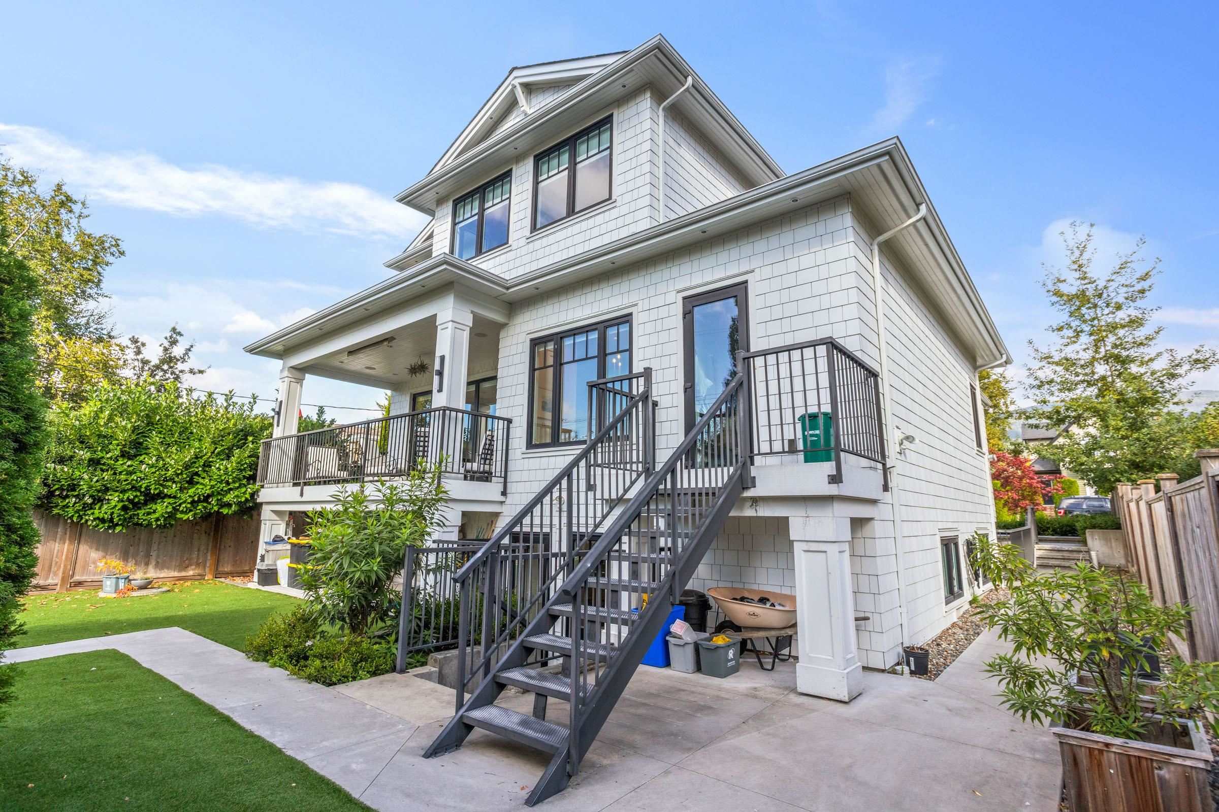  345 20th Street - MLS&reg; # R3097772