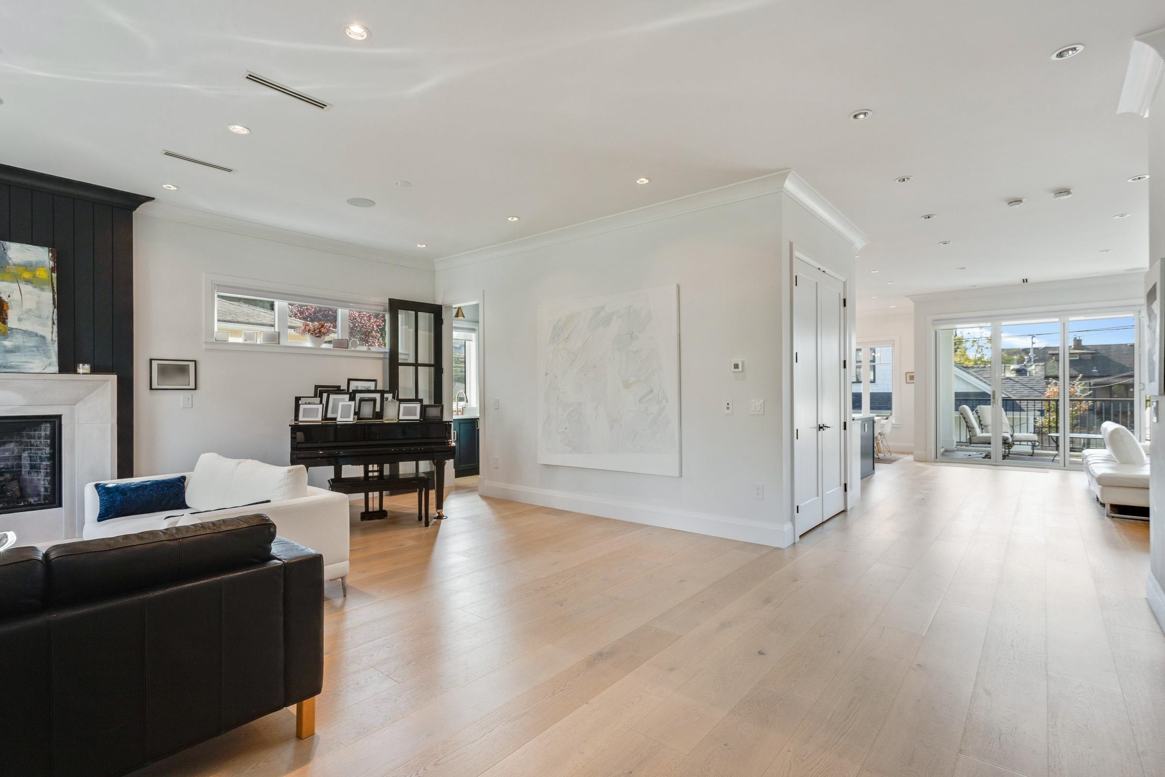  345 20th Street - MLS&reg; # R3097772