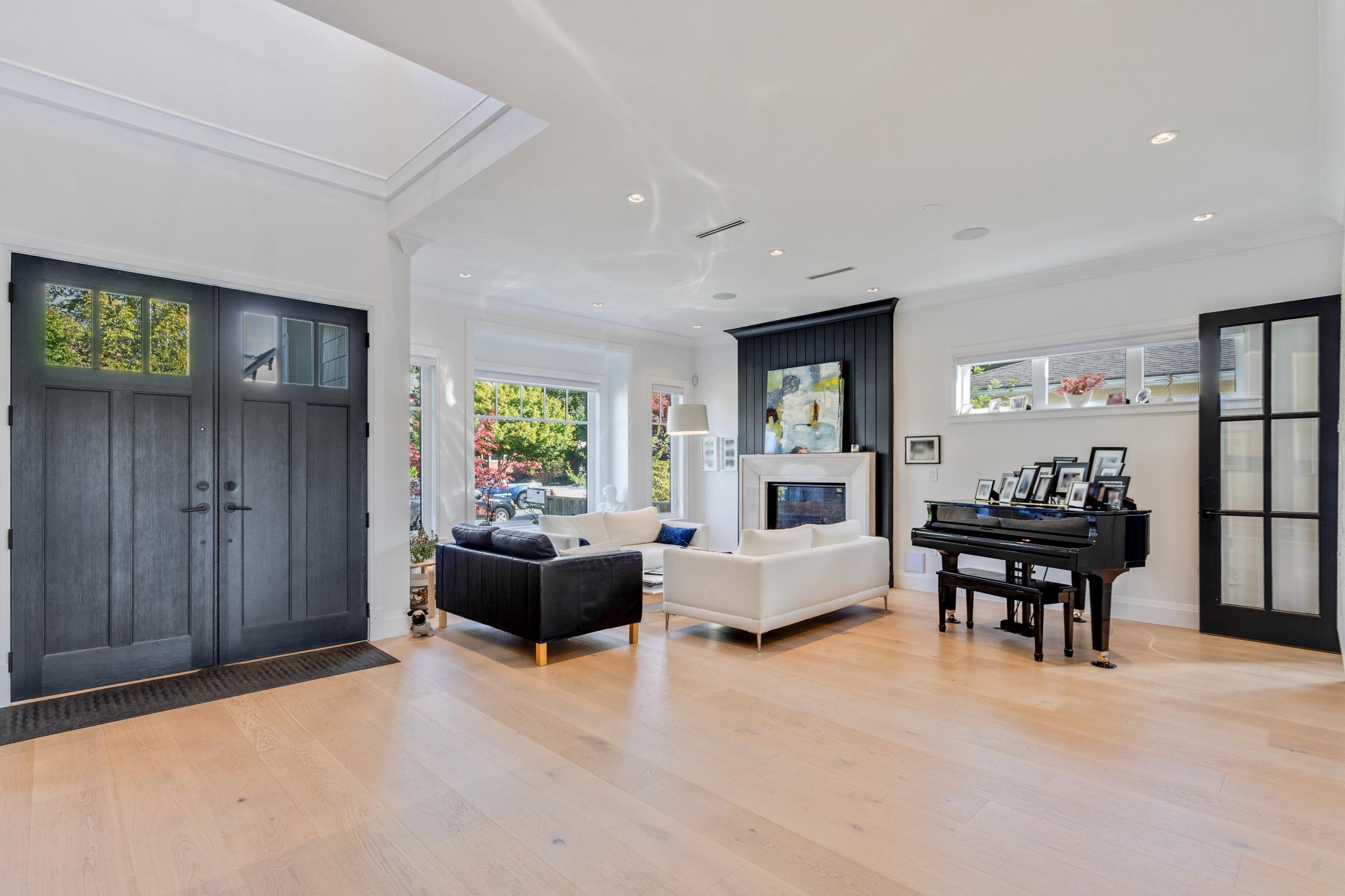  345 20th Street - MLS&reg; # R3097772