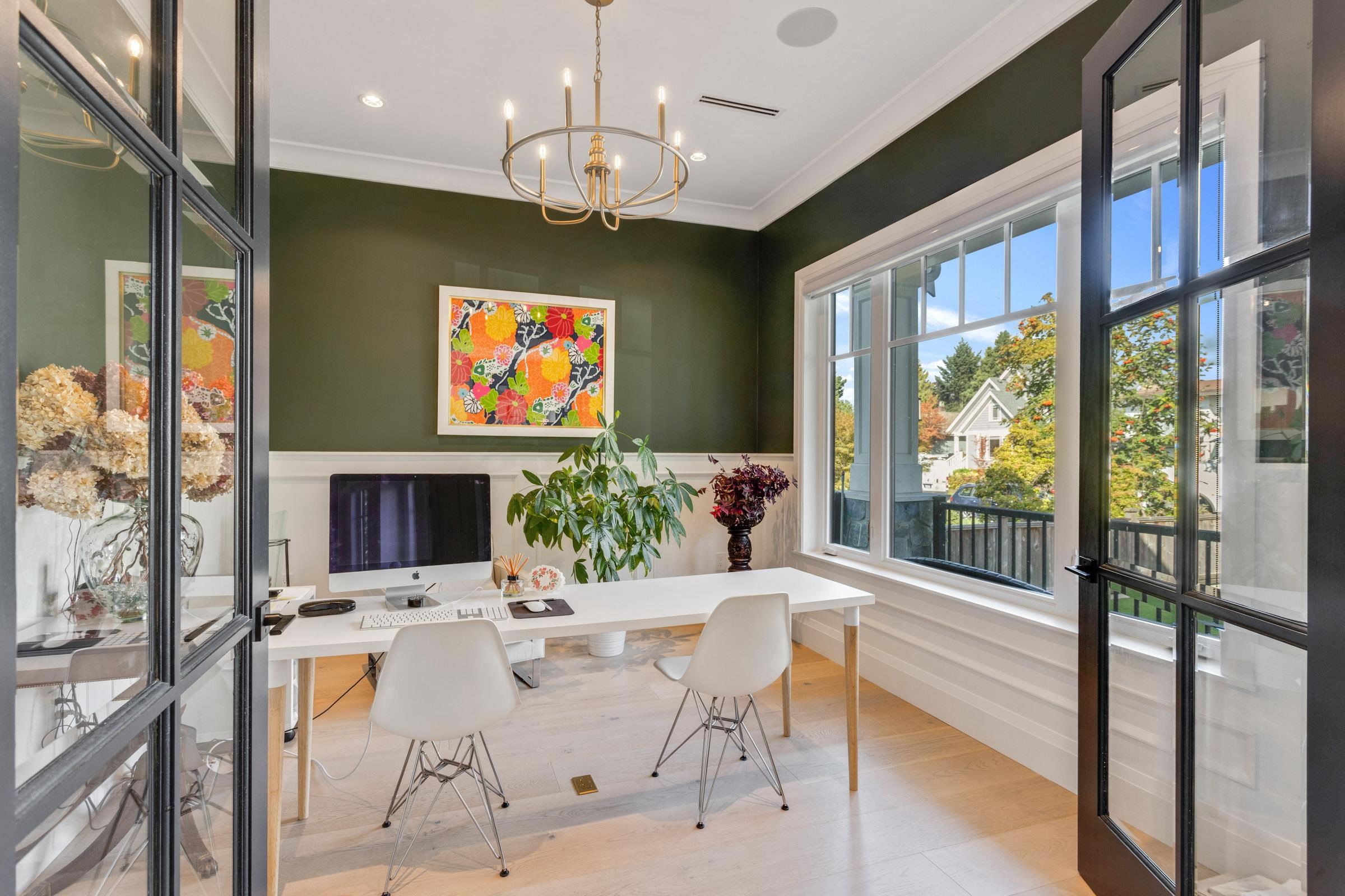  345 20th Street - MLS&reg; # R3097772