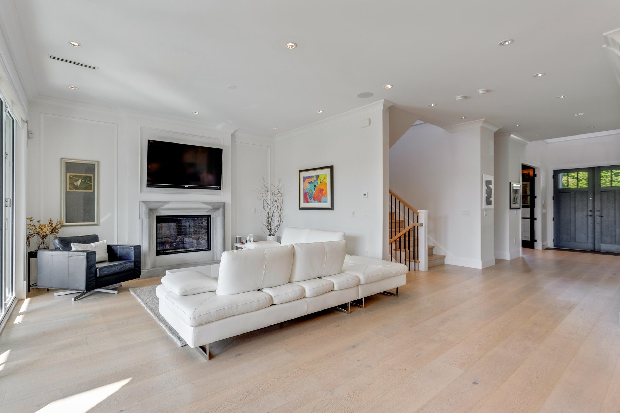  345 20th Street - MLS&reg; # R3097772