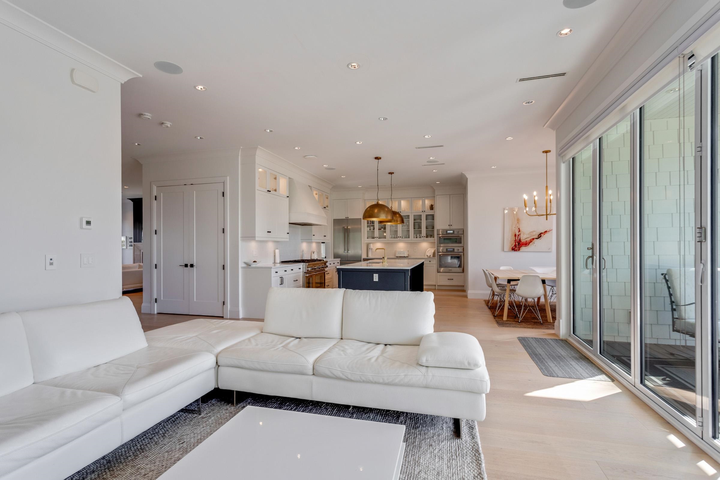  345 20th Street - MLS&reg; # R3097772