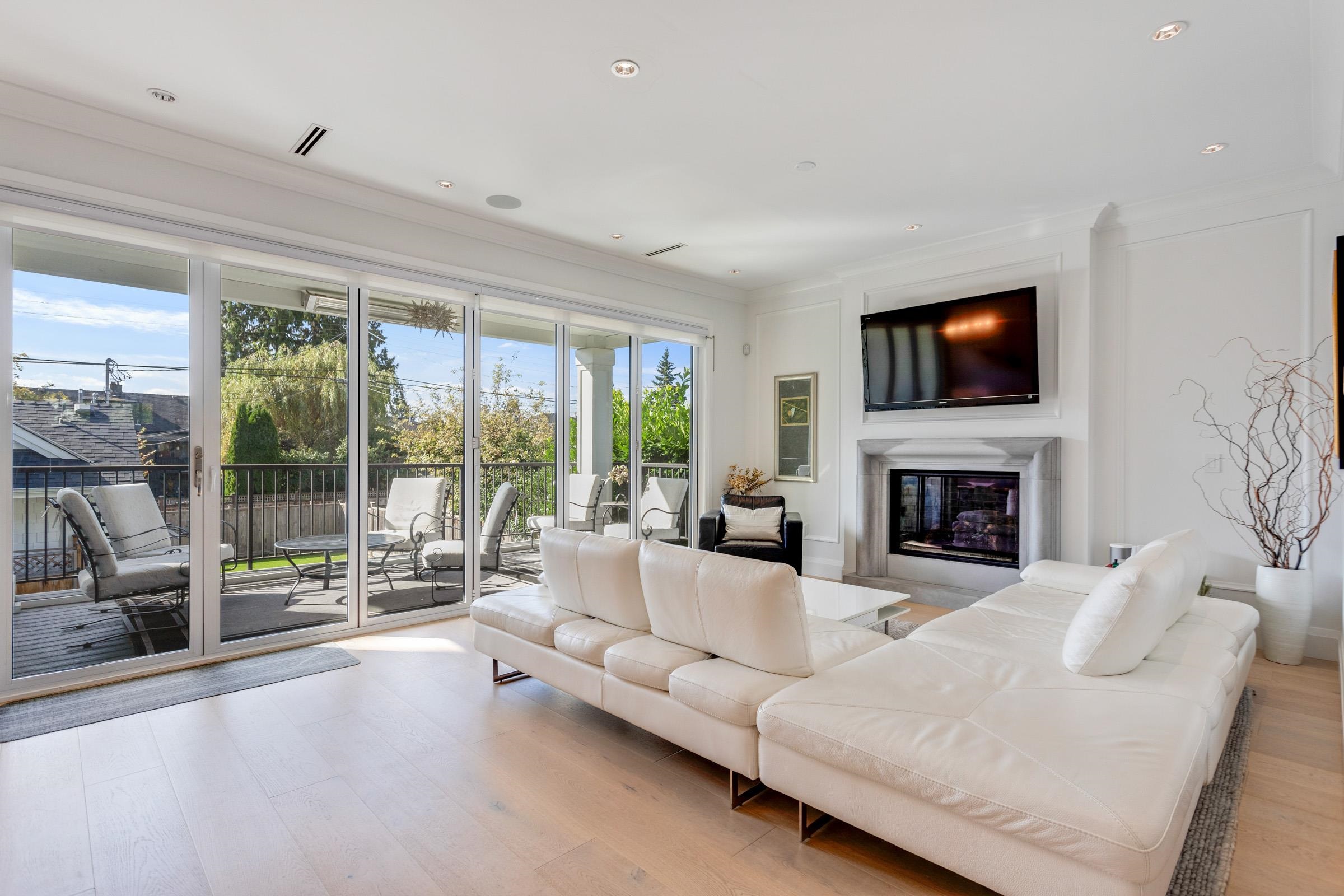 345 20th Street - MLS&reg; # R3097772