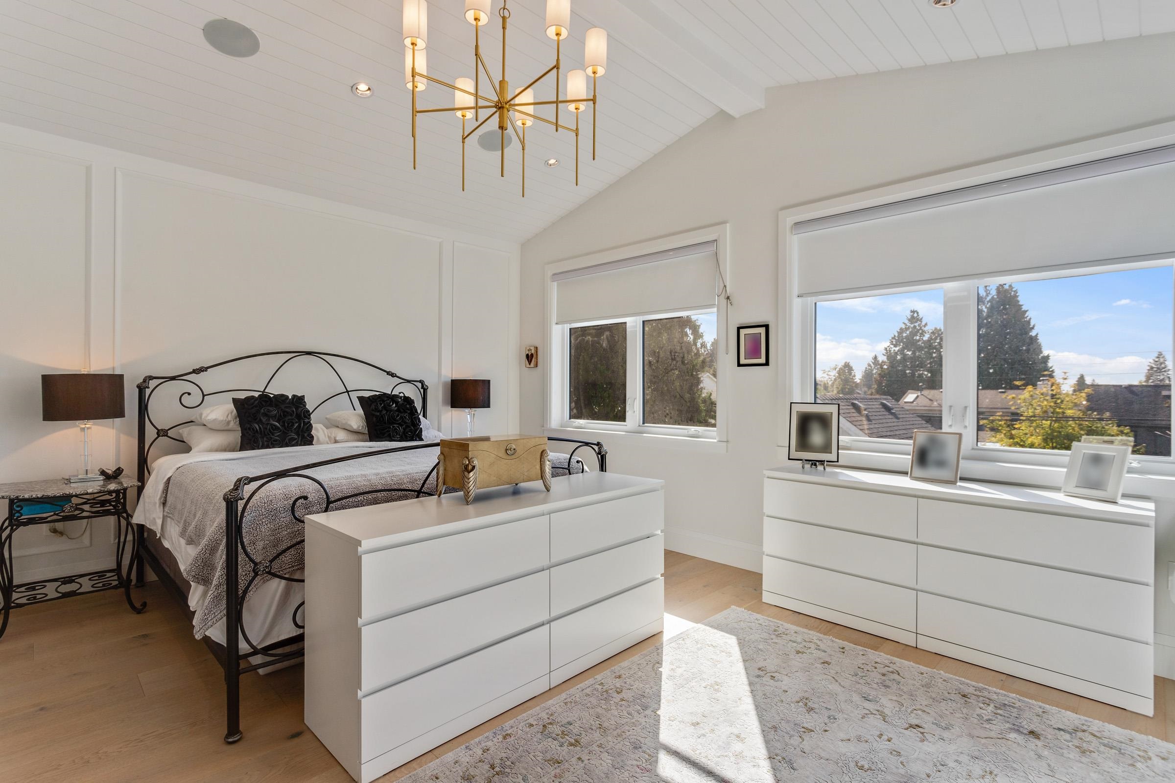  345 20th Street - MLS&reg; # R3097772
