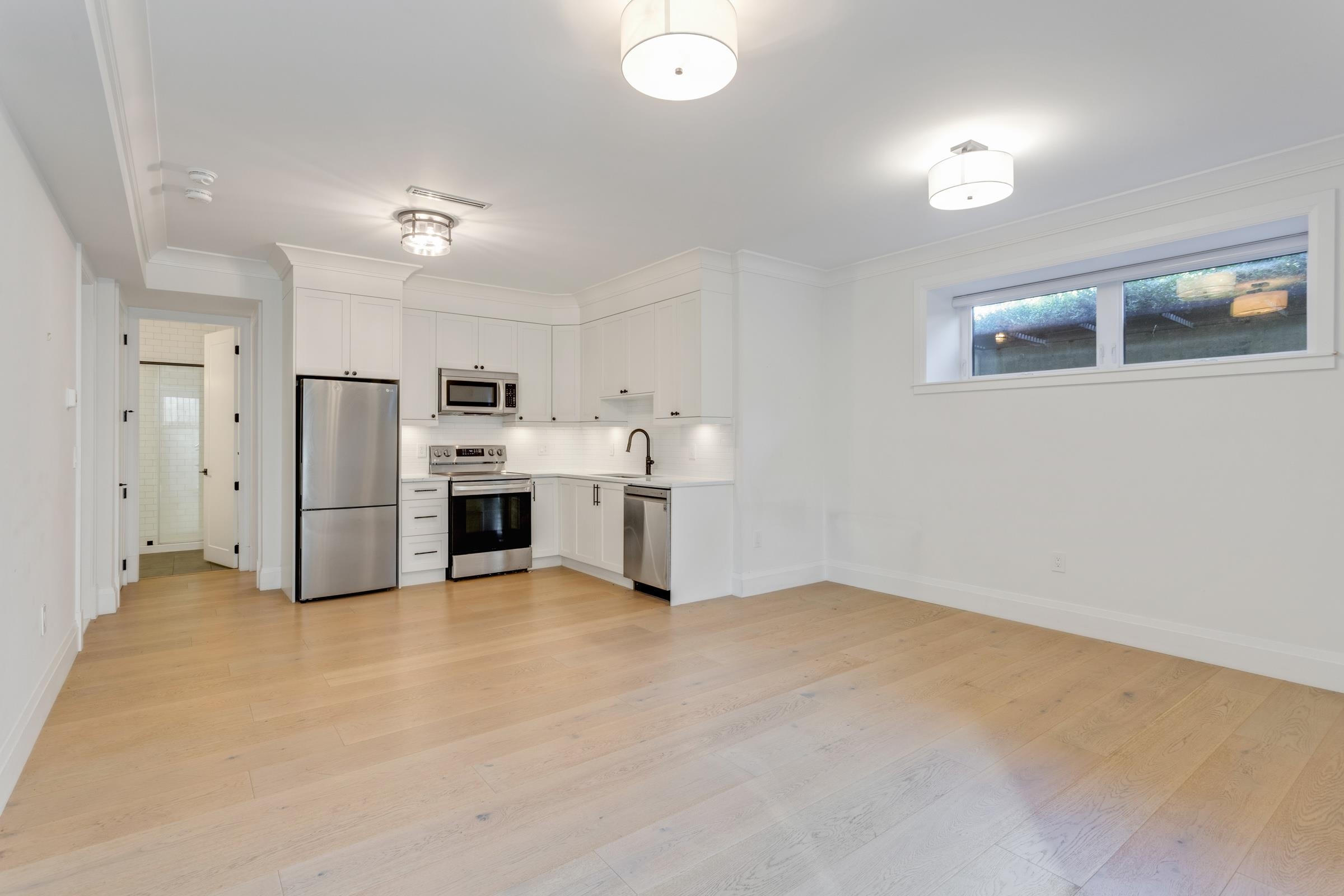  345 20th Street - MLS&reg; # R3097772