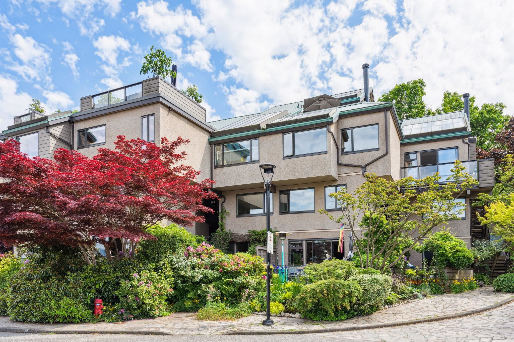  784 Millbank  - MLS&reg; # R3102275