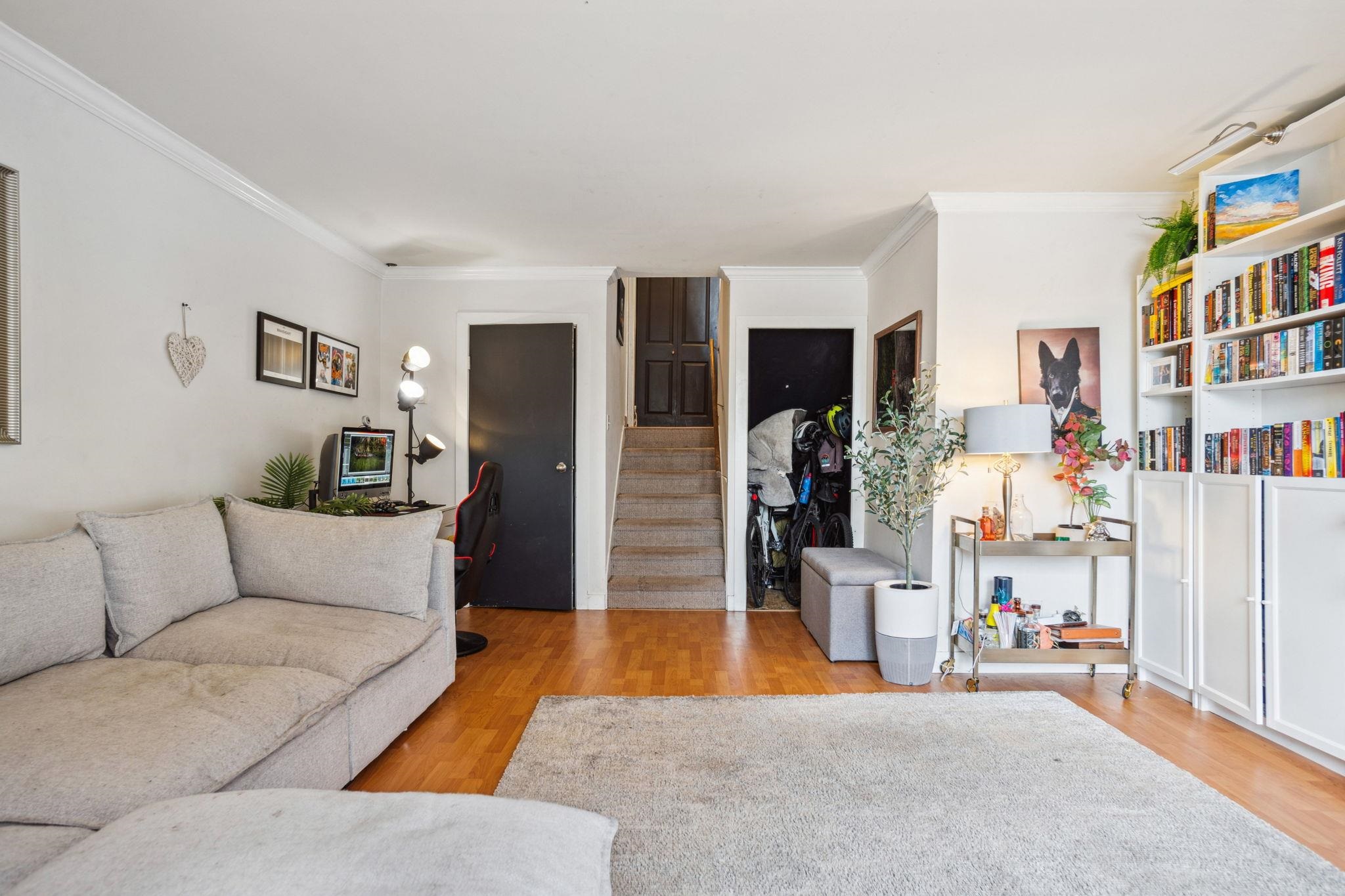  784 Millbank  - MLS&reg; # R3102275