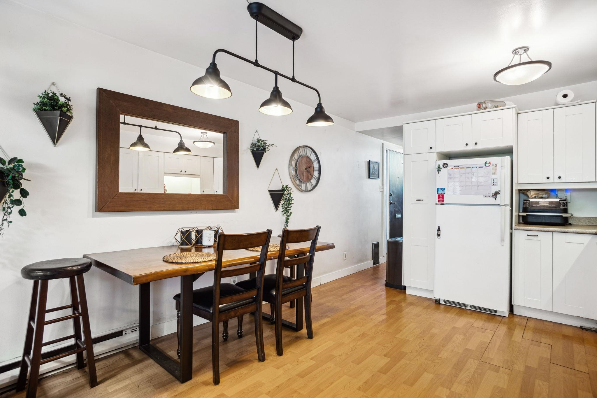  784 Millbank  - MLS&reg; # R3102275