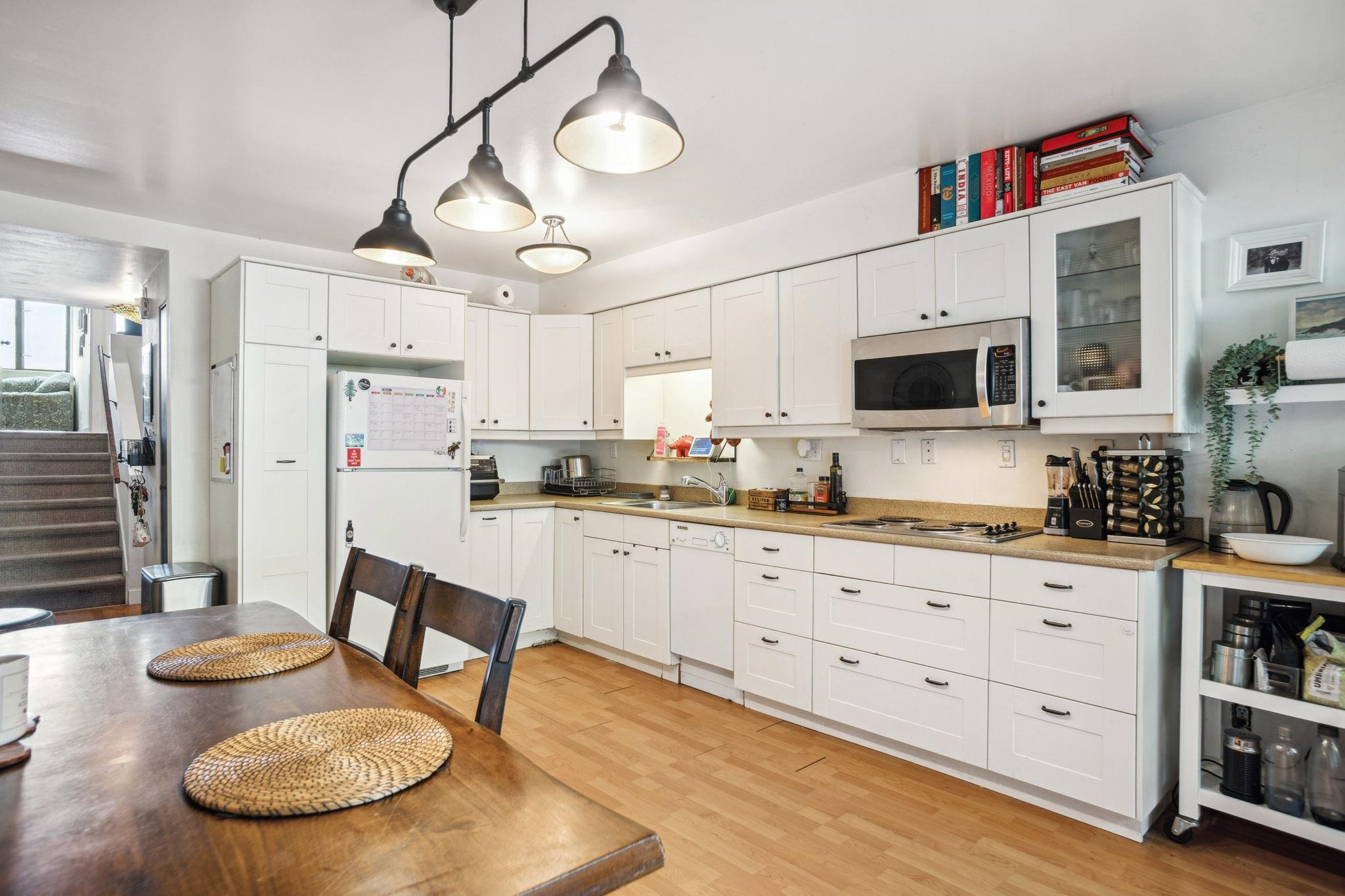  784 Millbank  - MLS&reg; # R3102275
