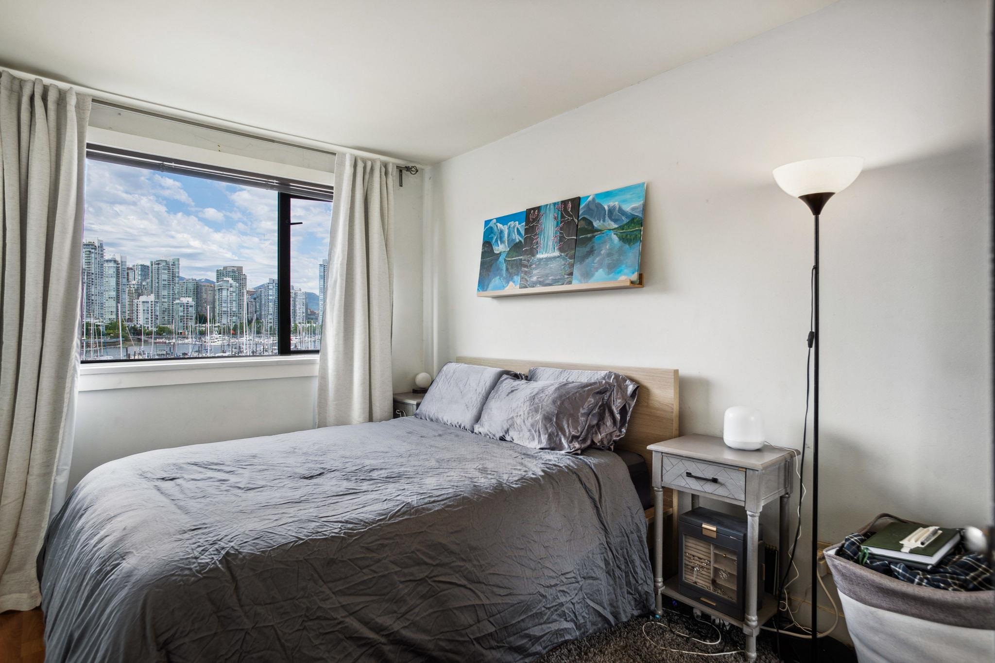  784 Millbank  - MLS&reg; # R3102275