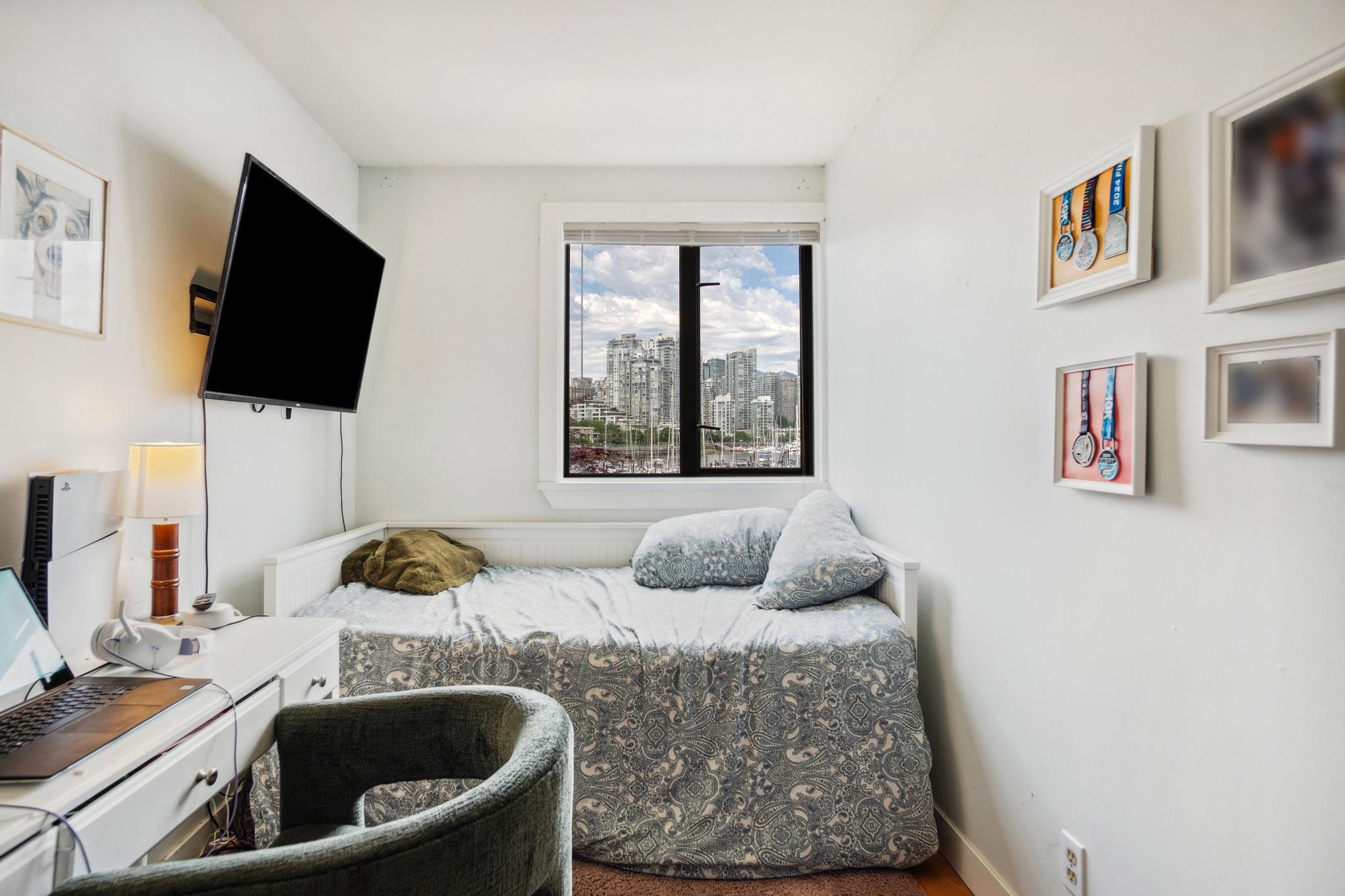  784 Millbank  - MLS&reg; # R3102275