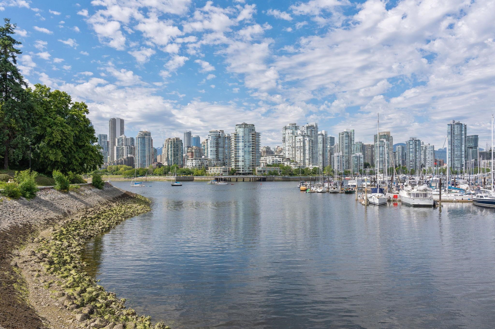  784 Millbank  - MLS&reg; # R3102275