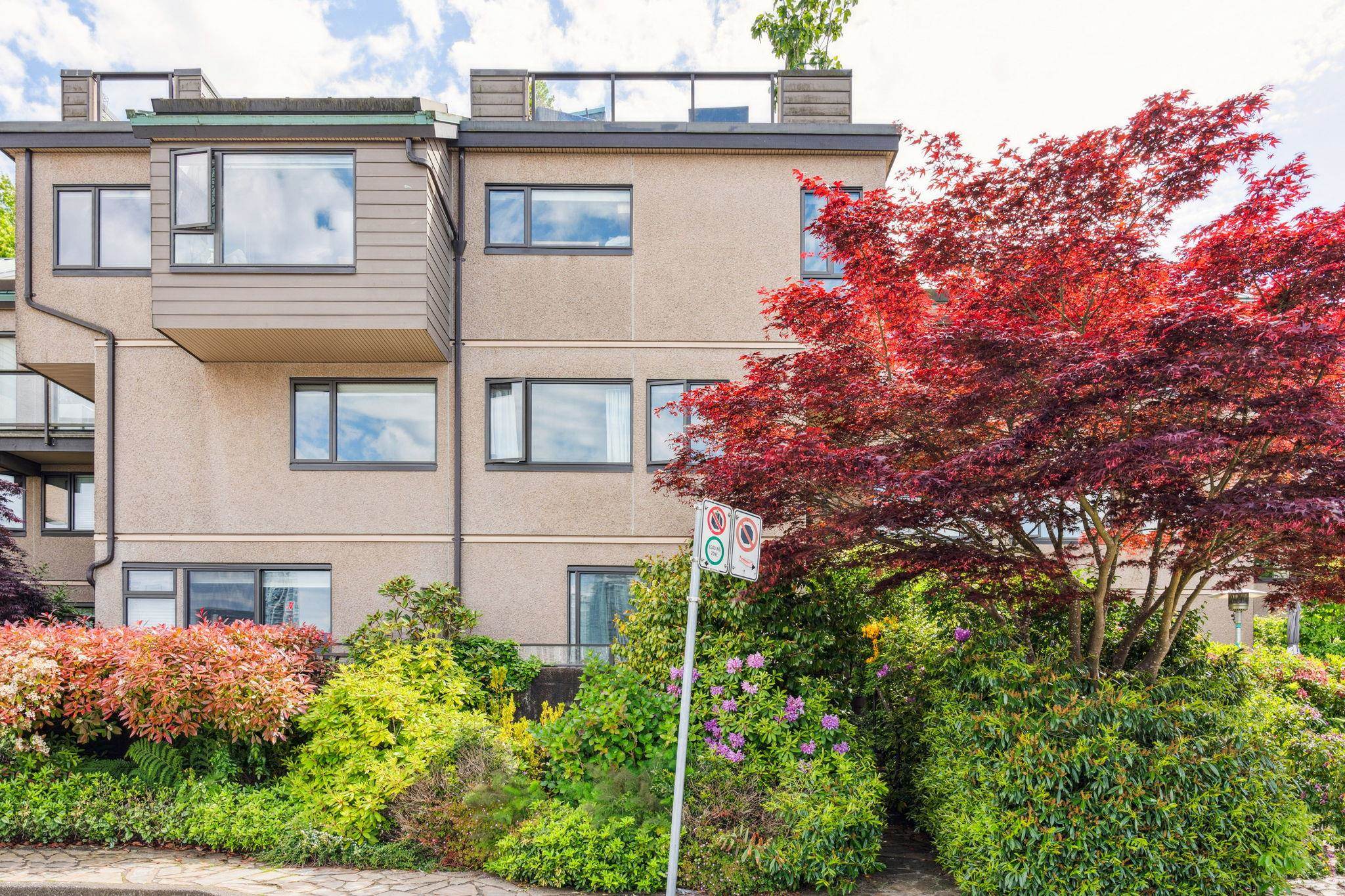  784 Millbank  - MLS&reg; # R3102275