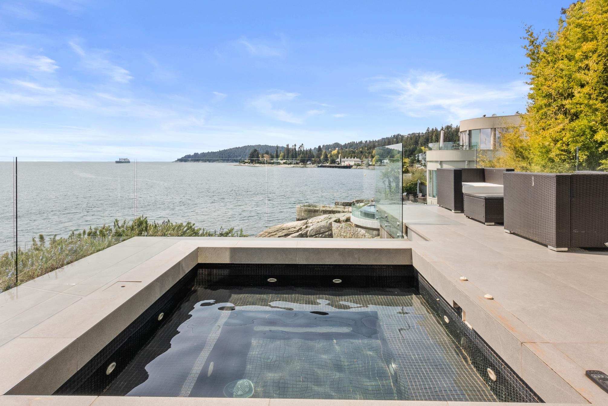  3906 Marine Drive - MLS&reg; # R3106810