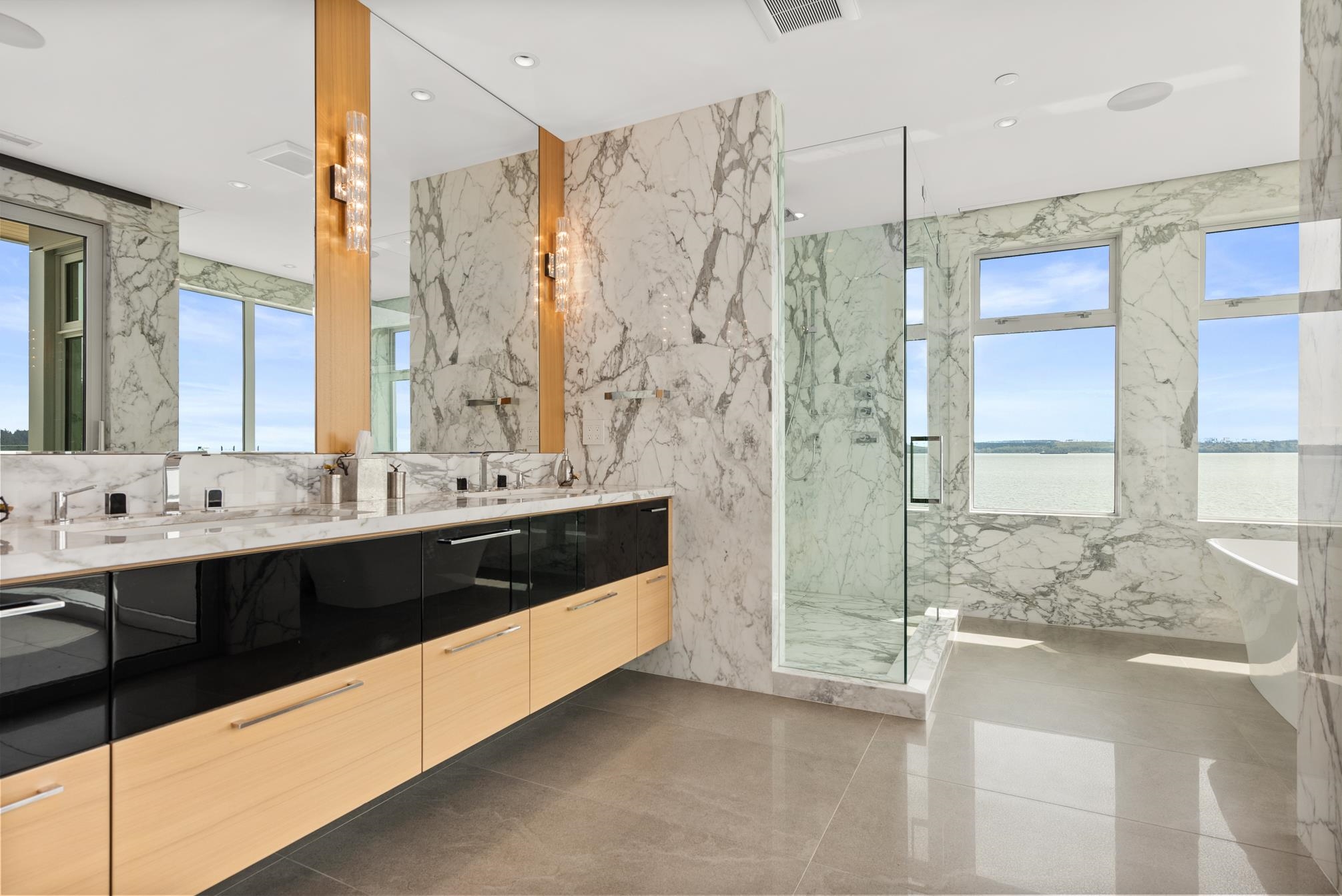  3906 Marine Drive - MLS&reg; # R3106810