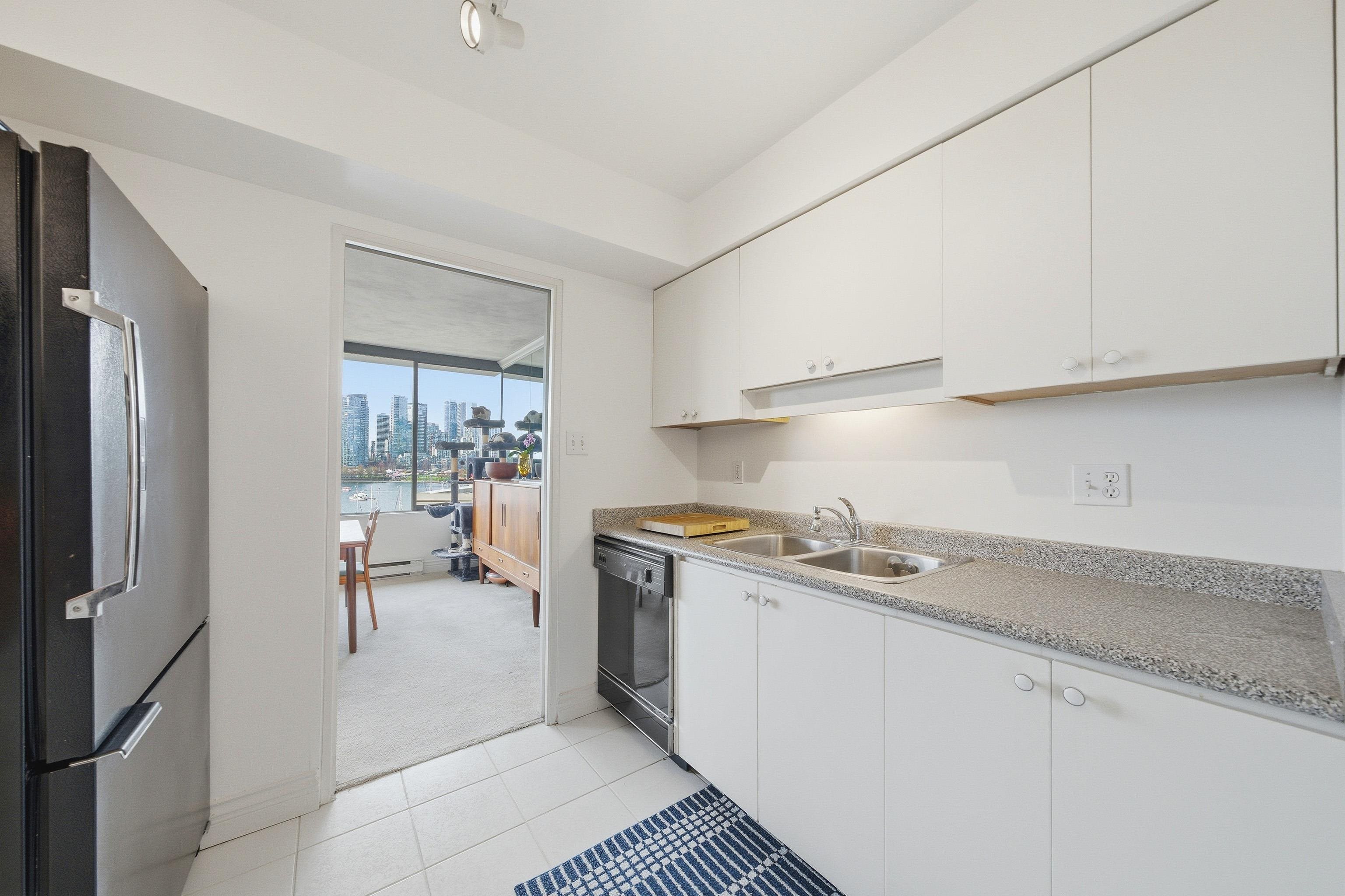 533 666 Leg In Boot Square - MLS&reg; # R3107964
