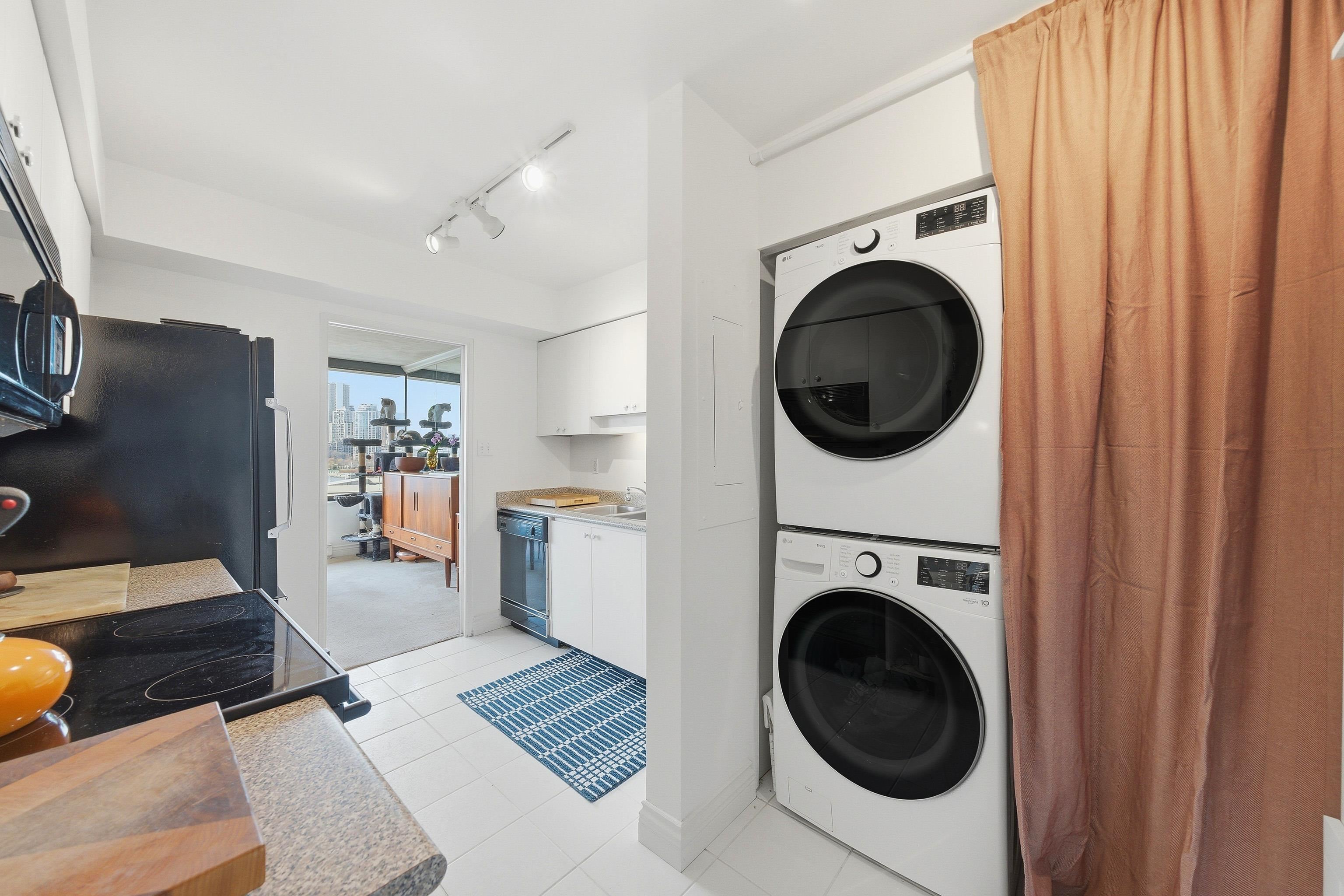 533 666 Leg In Boot Square - MLS&reg; # R3107964