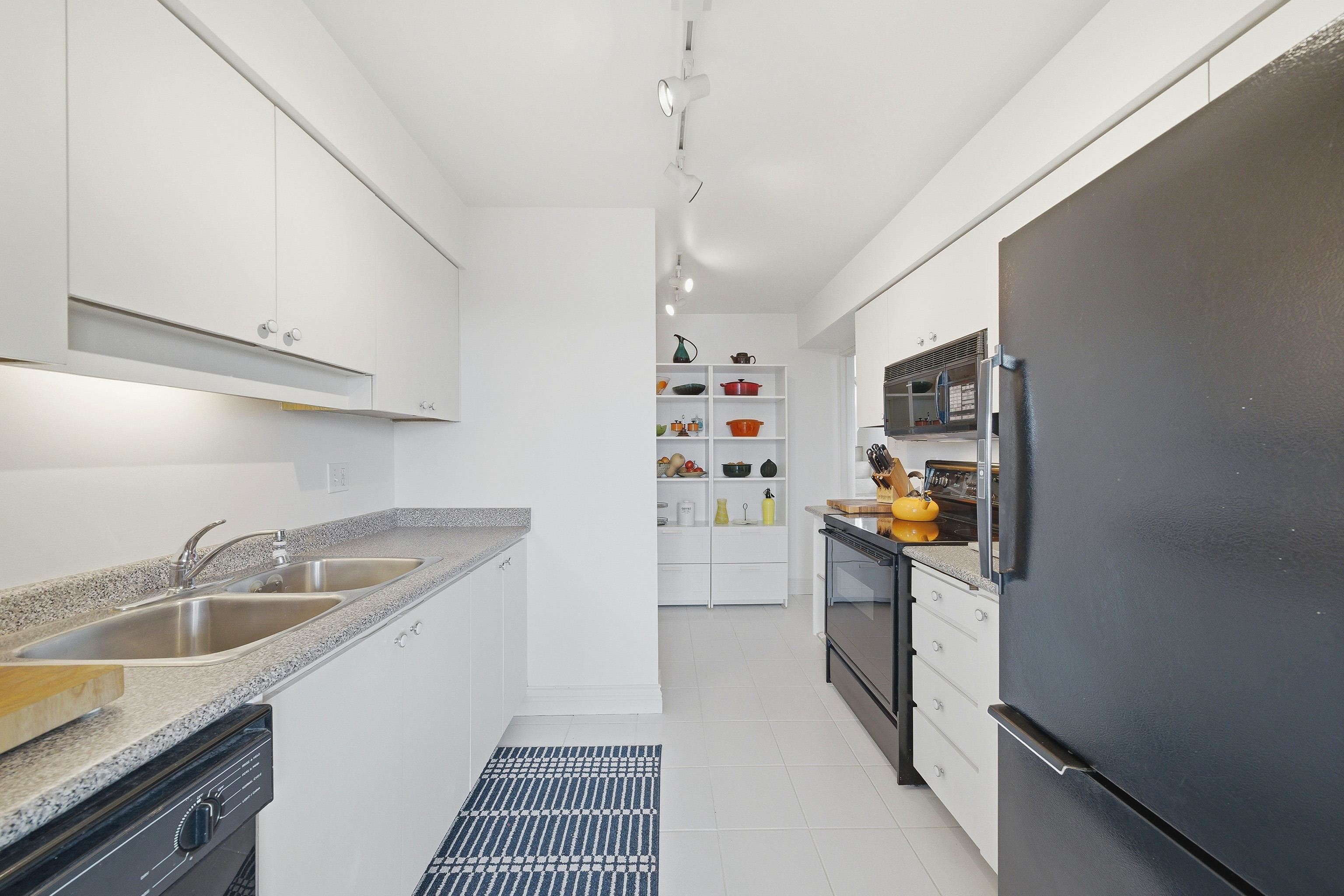 533 666 Leg In Boot Square - MLS&reg; # R3107964