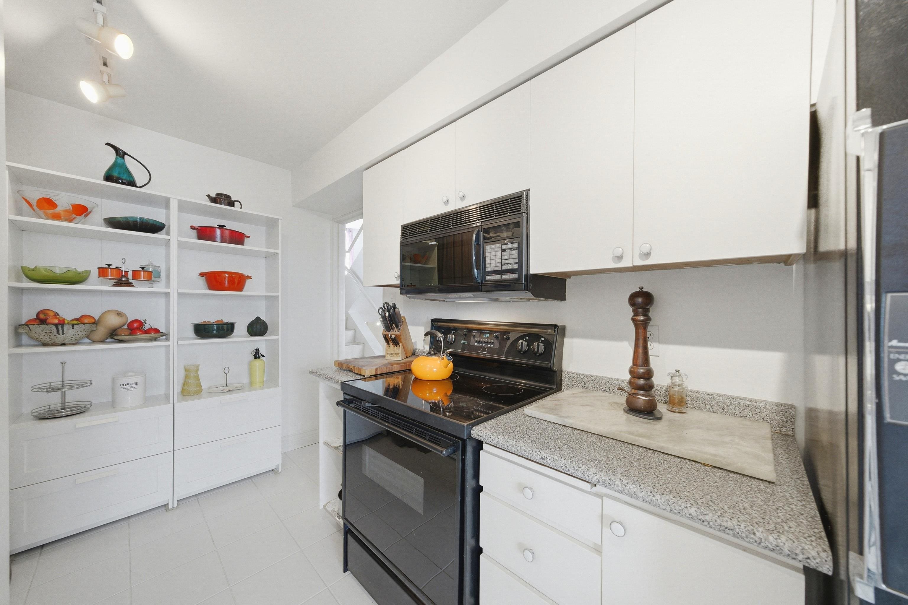 533 666 Leg In Boot Square - MLS&reg; # R3107964