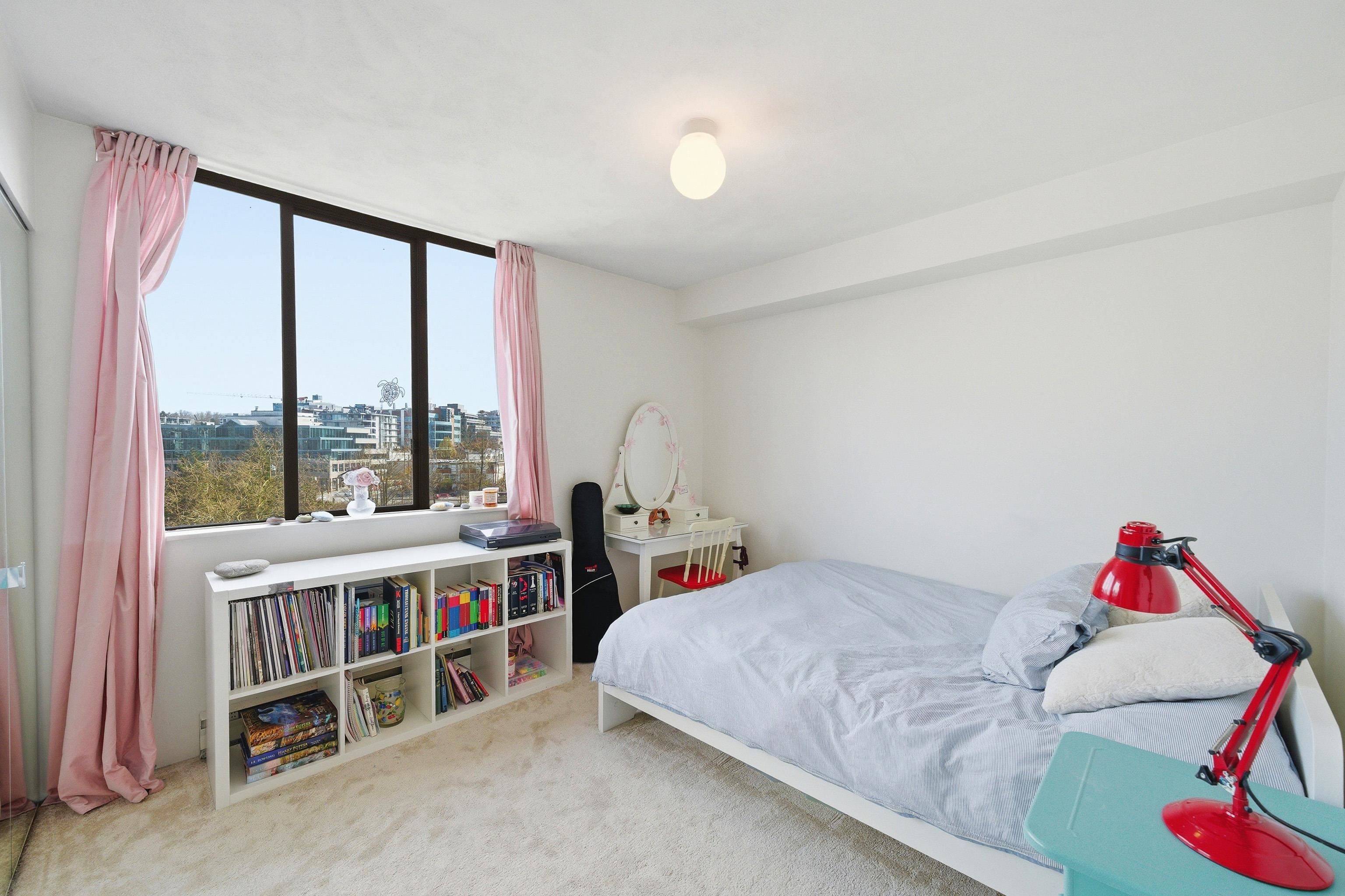 533 666 Leg In Boot Square - MLS&reg; # R3107964
