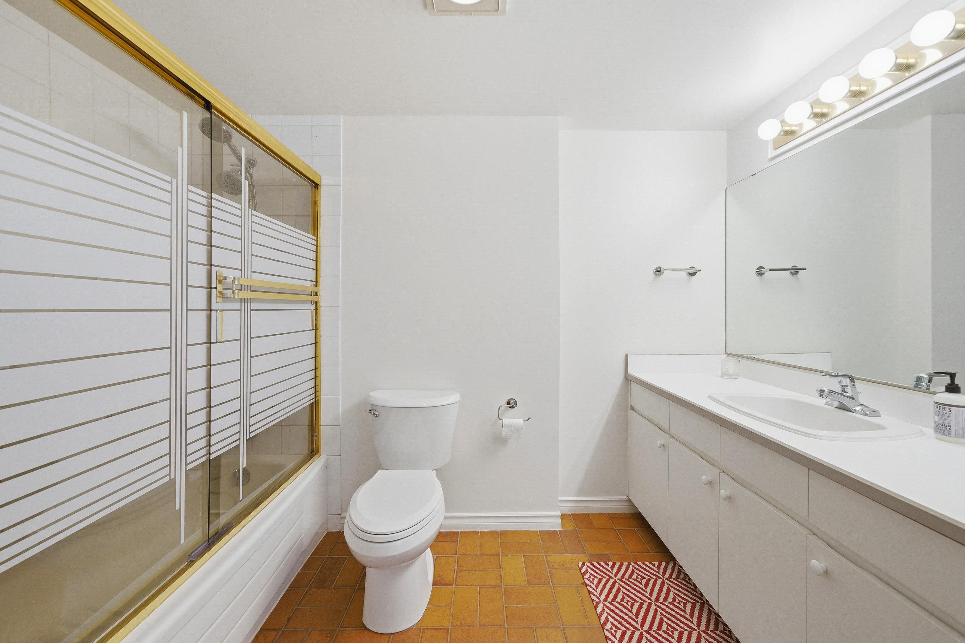 533 666 Leg In Boot Square - MLS&reg; # R3107964